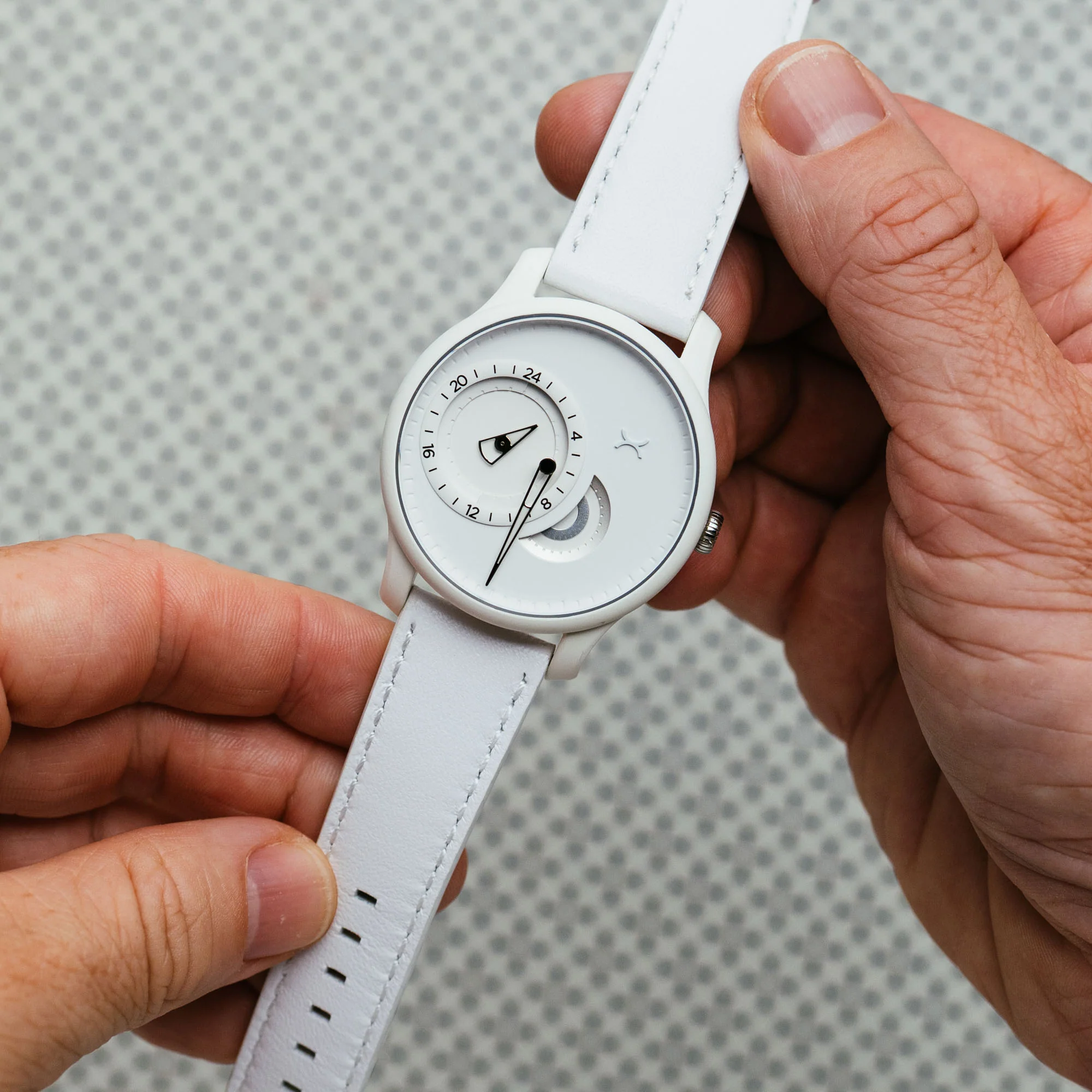 1057-xeric-regulator-automatic-whiteout-2.webp Xeric Regulator Automatic Whiteout