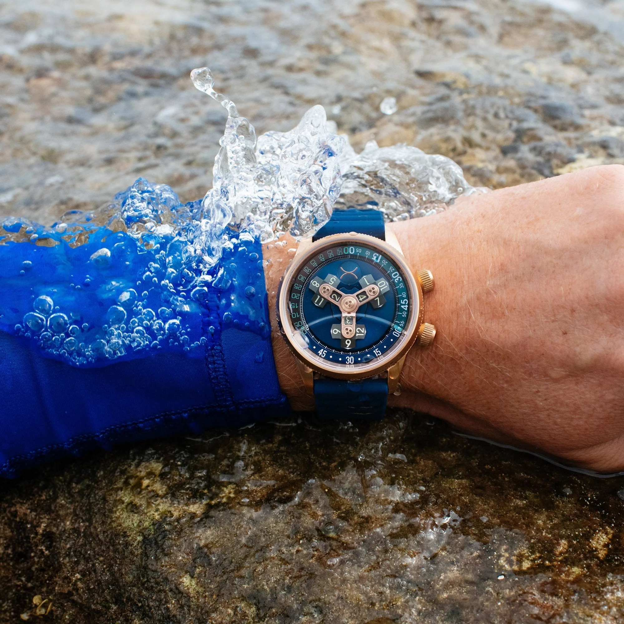 Xeric Vendetta II Automatic Wandering Hour Rose Gold Indigo