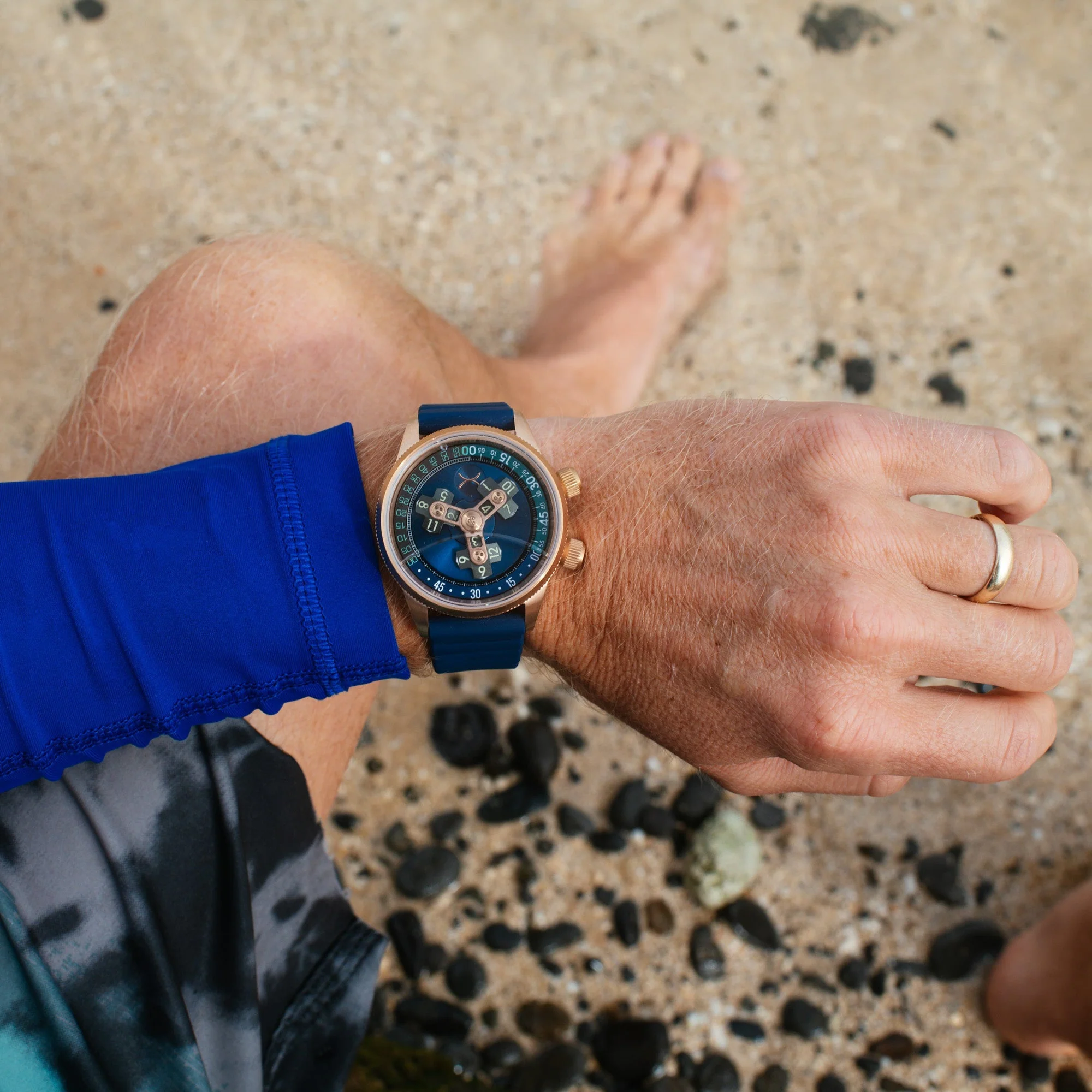 Xeric Vendetta II Automatic Wandering Hour Rose Gold Indigo
