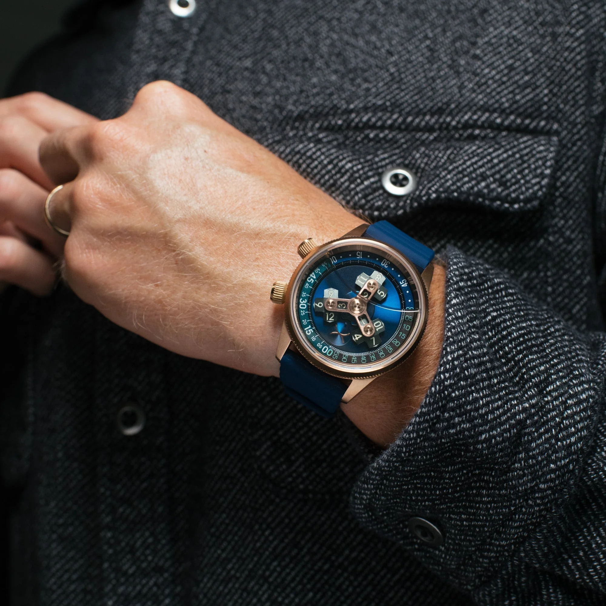 Xeric Vendetta II Automatic Wandering Hour Rose Gold Indigo