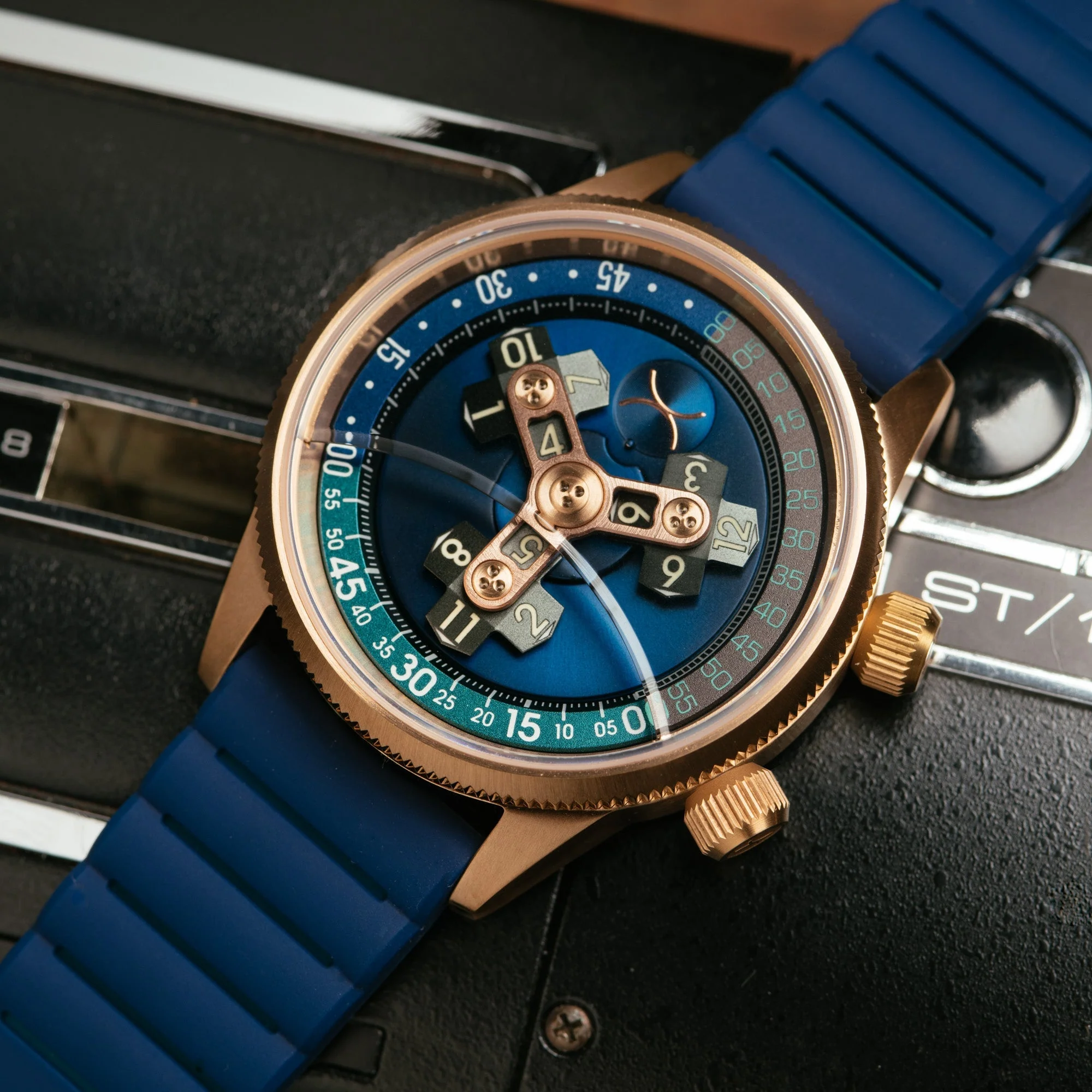 Xeric Vendetta II Automatic Wandering Hour Rose Gold Indigo