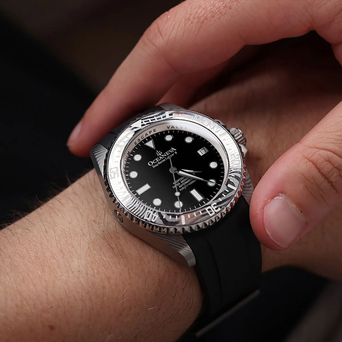 1106-oceaneva-deep-marine-explorer-ii-damascus-steel-black-limited-edition-2.webp Oceaneva Deep Marine Explorer II Damascus Steel Black Limited Edition