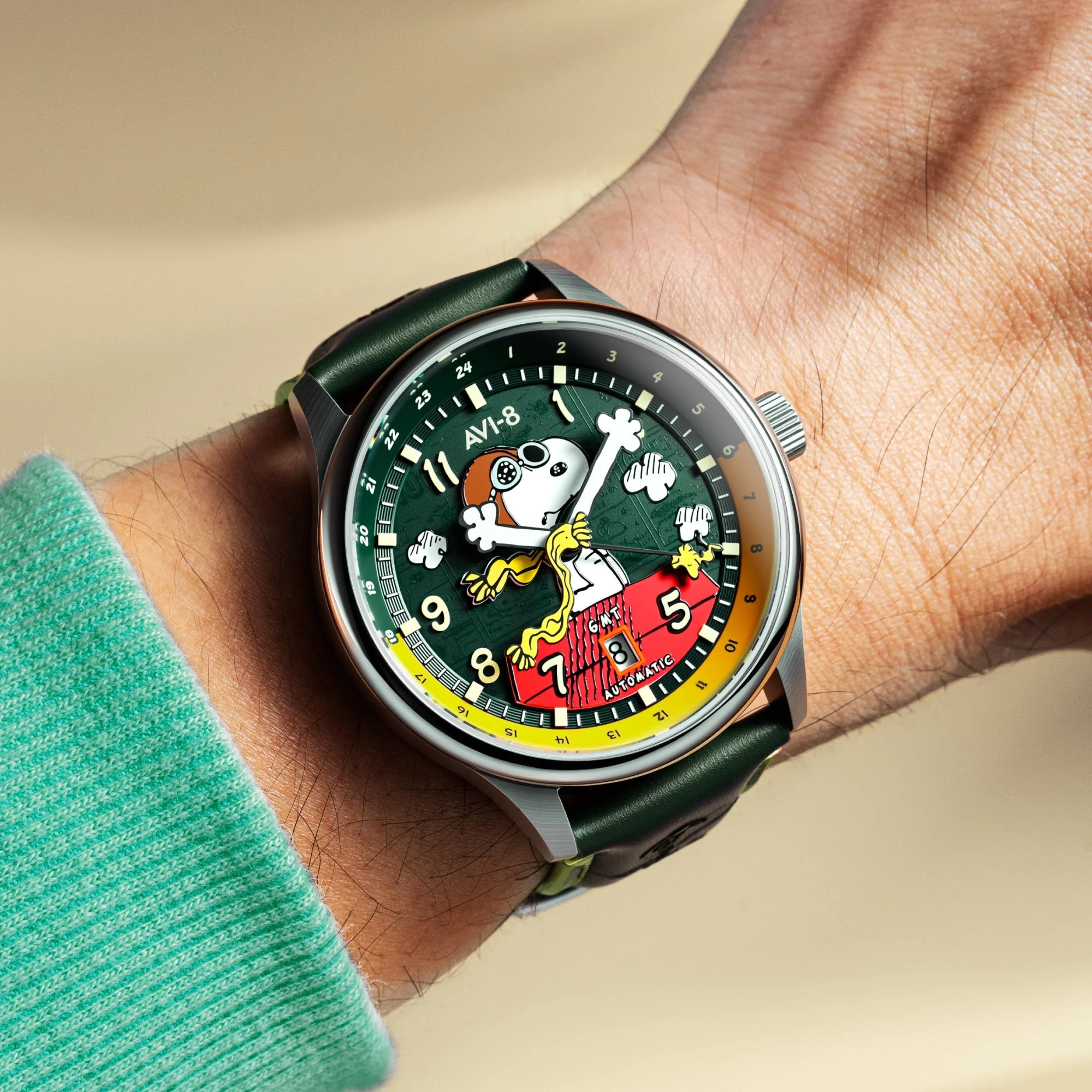 1303-avi-8-hawker-hurricane-kent-gmt-automatic-peanuts-snoopy-flying-ace-limited-edition-winter-green-2.webp AVI-8 Hawker Hurricane Kent GMT Automatic Peanuts Snoopy Flying Ace Limited Edition Winter Green