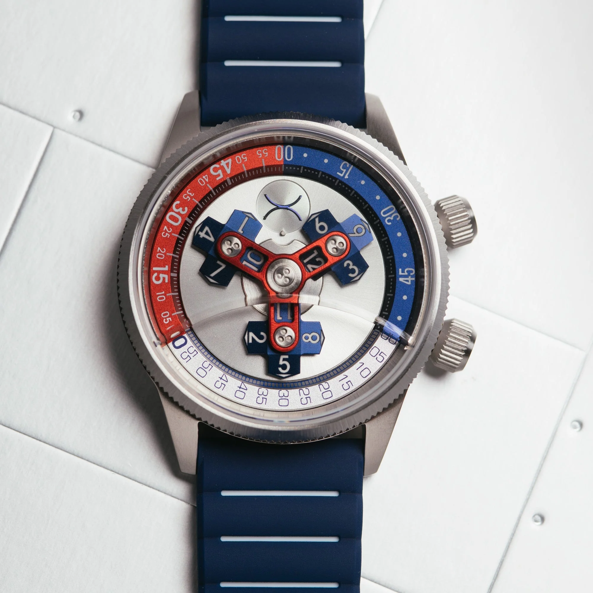 14-xeric-vendetta-ii-automatic-wandering-hour-navy-red-11.webp Xeric Vendetta II Automatic Wandering Hour Navy Red