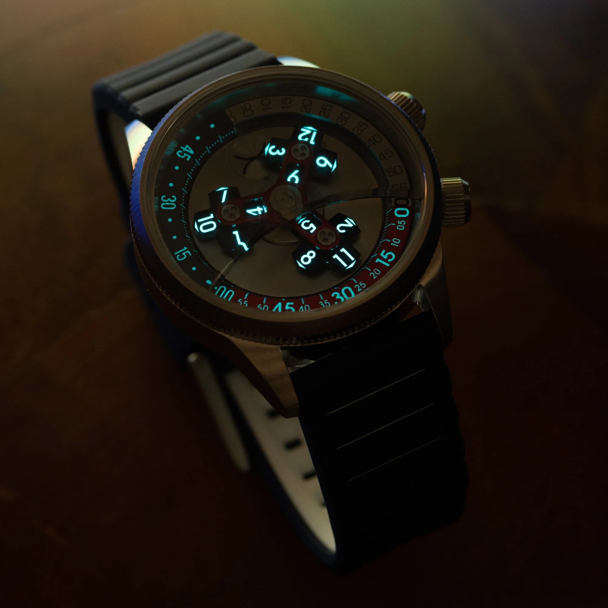 14-xeric-vendetta-ii-automatic-wandering-hour-navy-red-3.webp Xeric Vendetta II Automatic Wandering Hour Navy Red