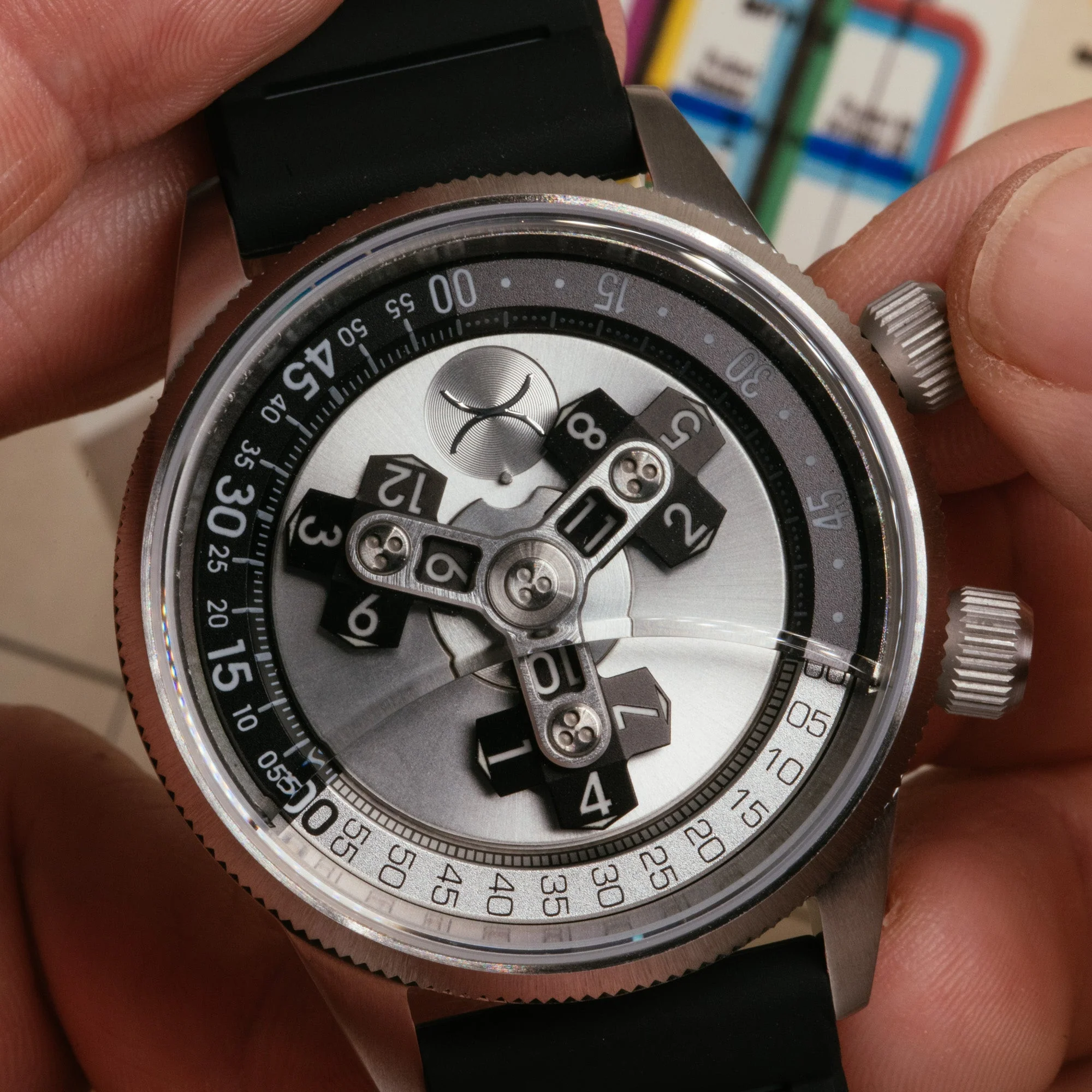 15-xeric-vendetta-ii-automatic-wandering-hour-silver-black-10.webp Xeric Vendetta II Automatic Wandering Hour Silver Black