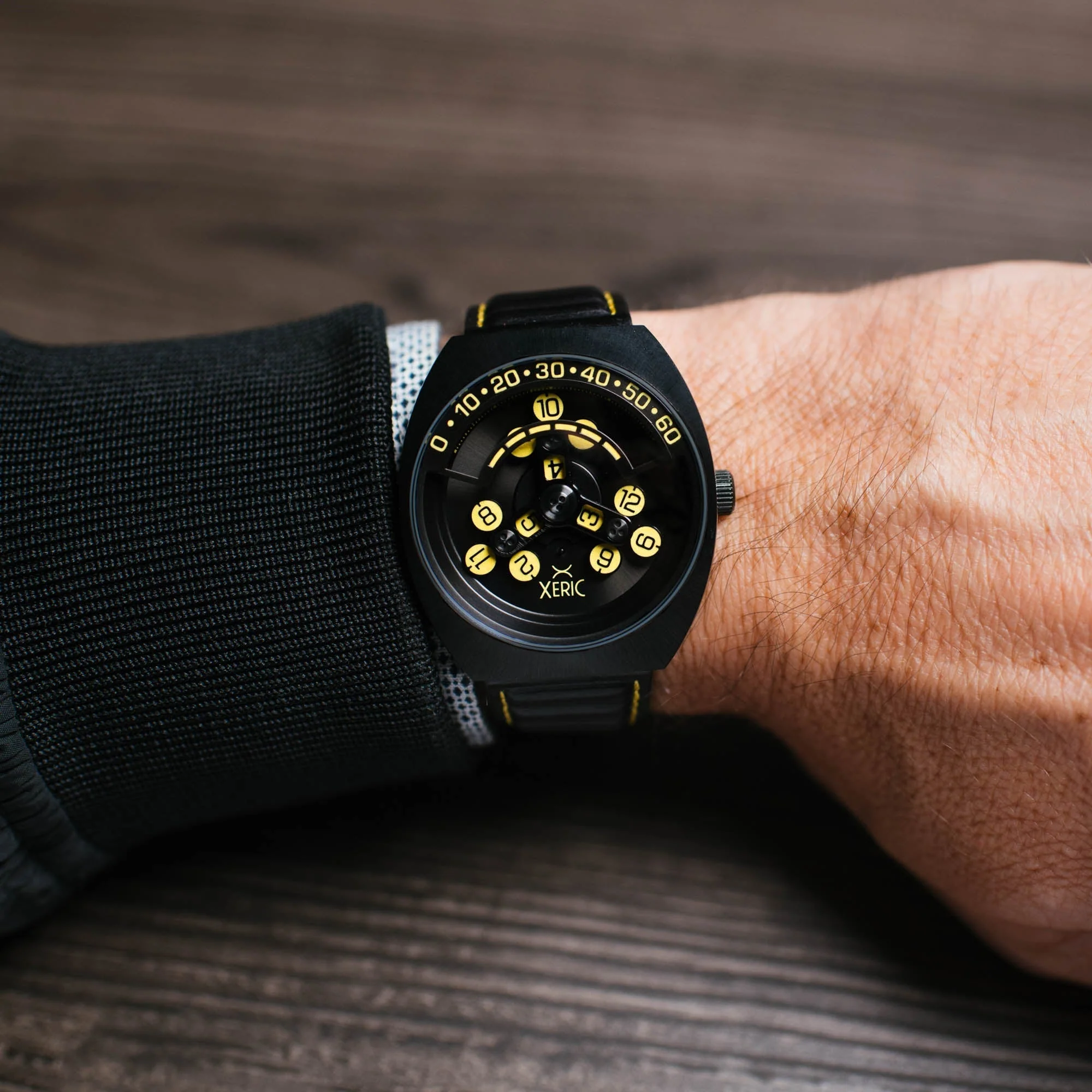 158-xeric-scrambler-automatic-wandering-hour-black-yellow-4.webp Xeric Scrambler Automatic Wandering Hour Black Yellow