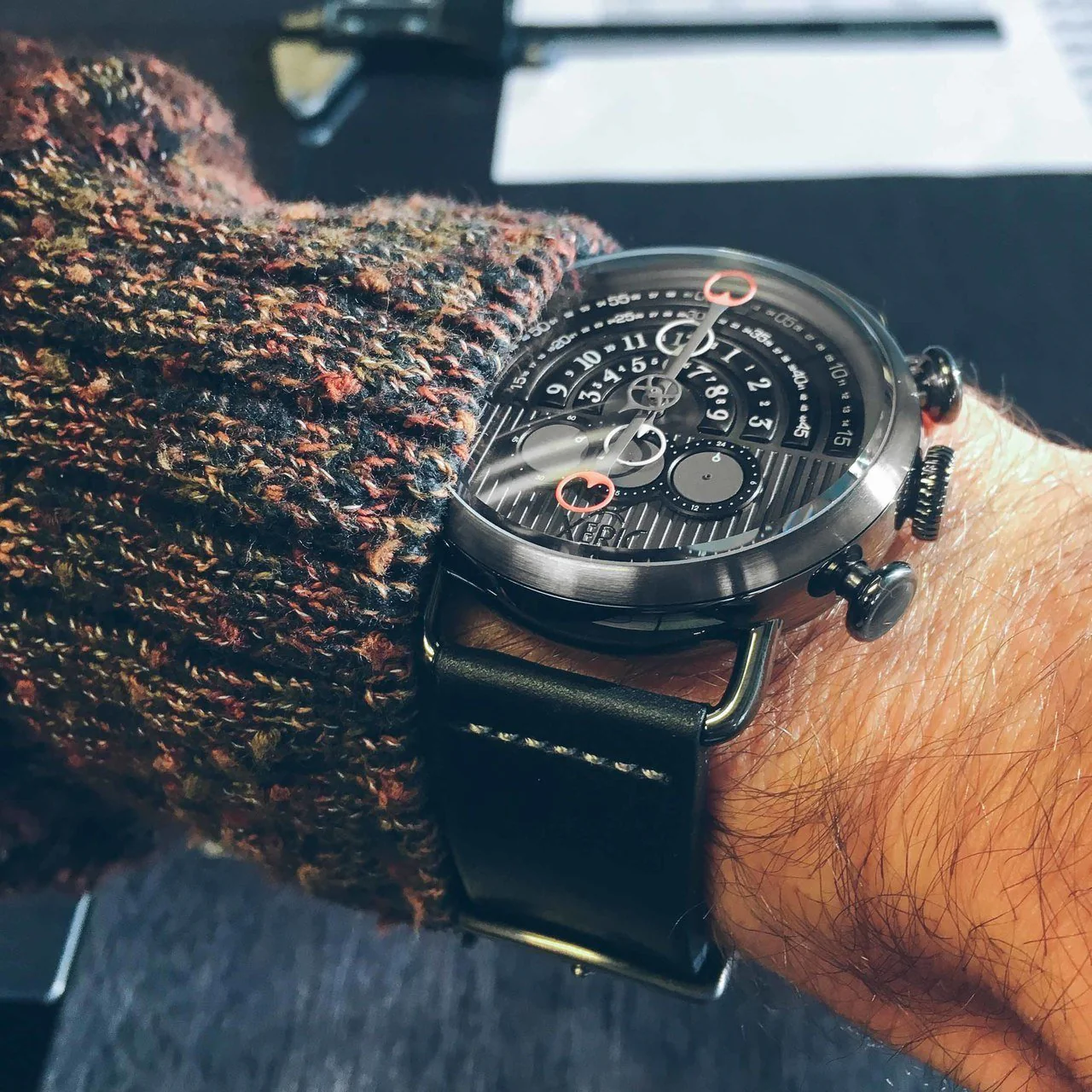 1647-xeric-halograph-chrono-sapphire-gunmetal-red-2.webp Xeric Halograph Chrono Sapphire Gunmetal Red