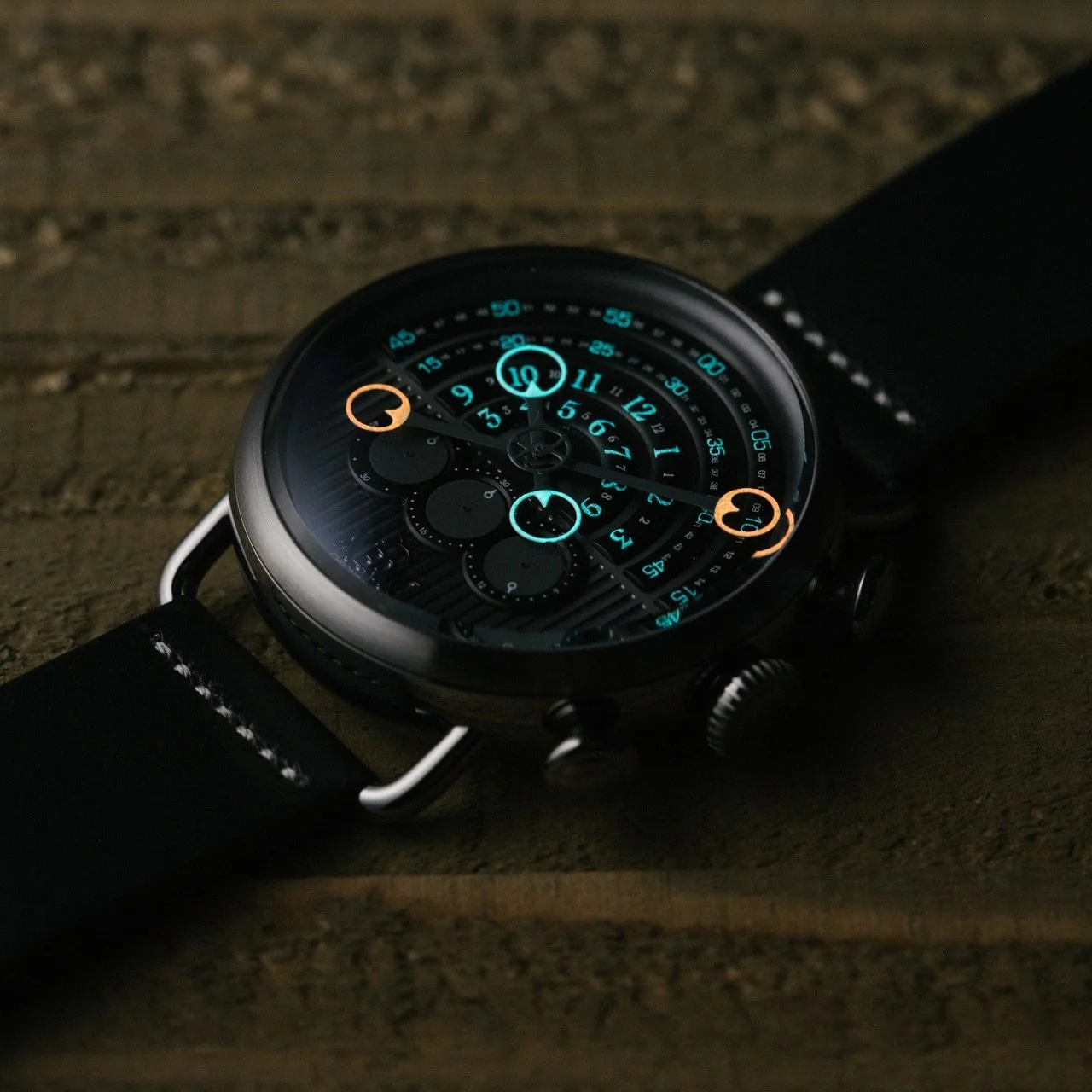 1647-xeric-halograph-chrono-sapphire-gunmetal-red-3.webp Xeric Halograph Chrono Sapphire Gunmetal Red