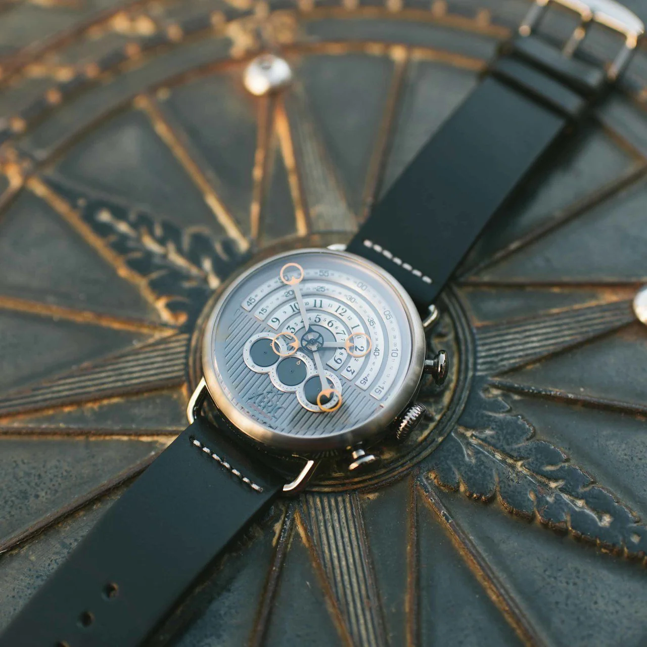 1665-xeric-halograph-chrono-sapphire-gunmetal-orange-3.webp Xeric Halograph Chrono Sapphire Gunmetal Orange