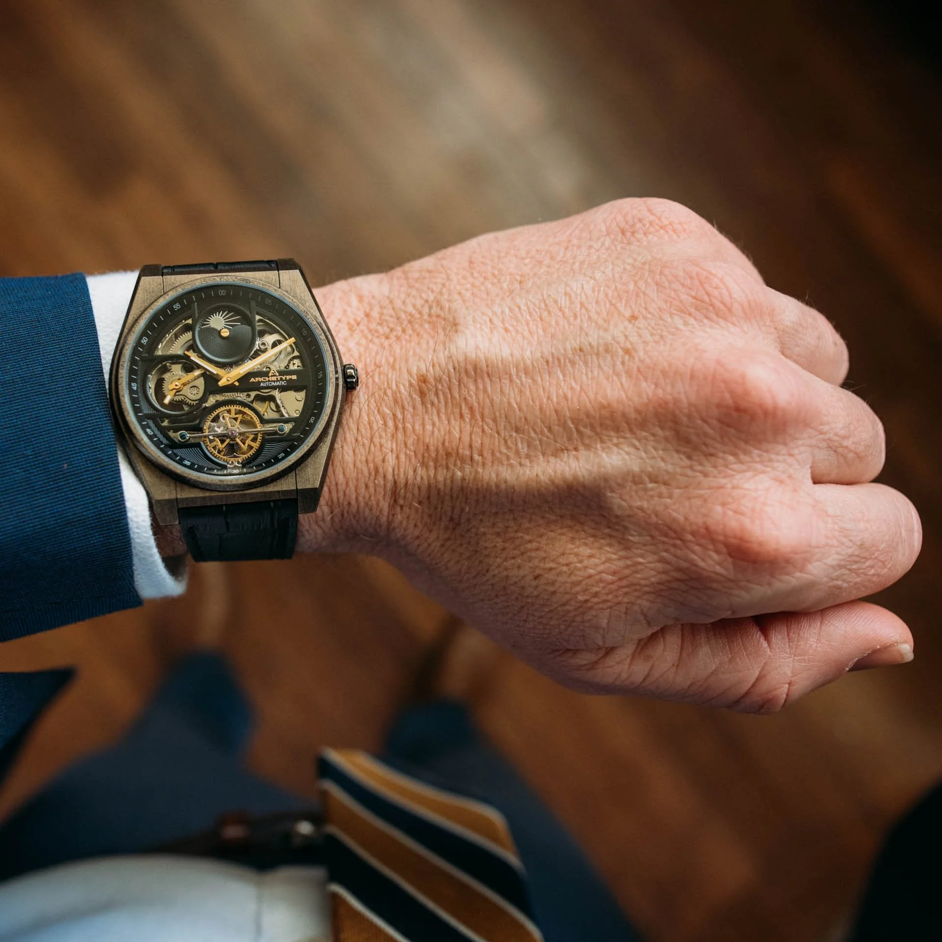 1666-archetype-rogue-automatic-antique-brass-black-4.webp Archetype Rogue Automatic Antique Brass Black