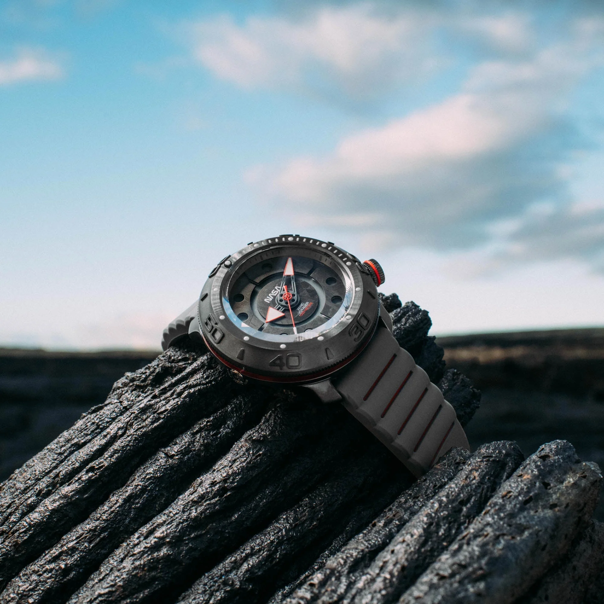 1671-xeric-nasa-voyager-automatic-1000m-diver-meteorite-12.webp Xeric NASA Voyager Automatic 1000m Diver Meteorite