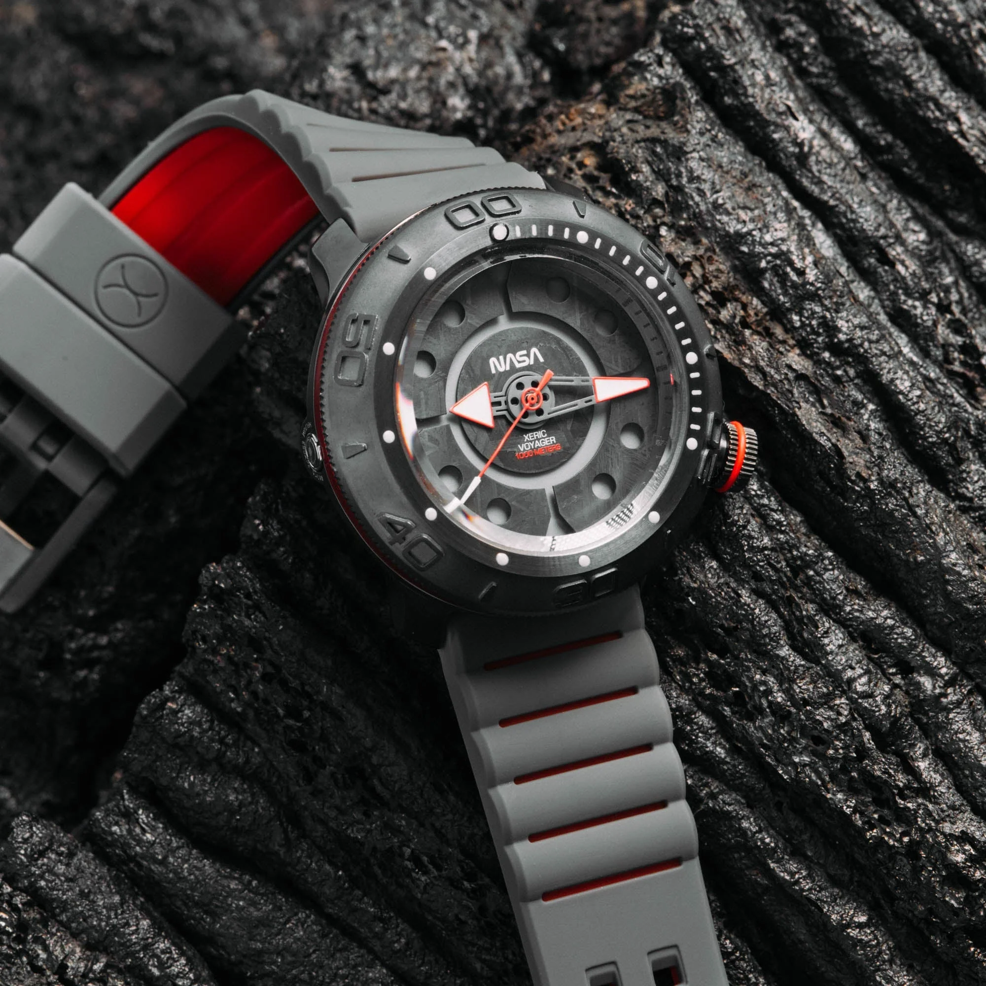 1671-xeric-nasa-voyager-automatic-1000m-diver-meteorite-13.webp Xeric NASA Voyager Automatic 1000m Diver Meteorite