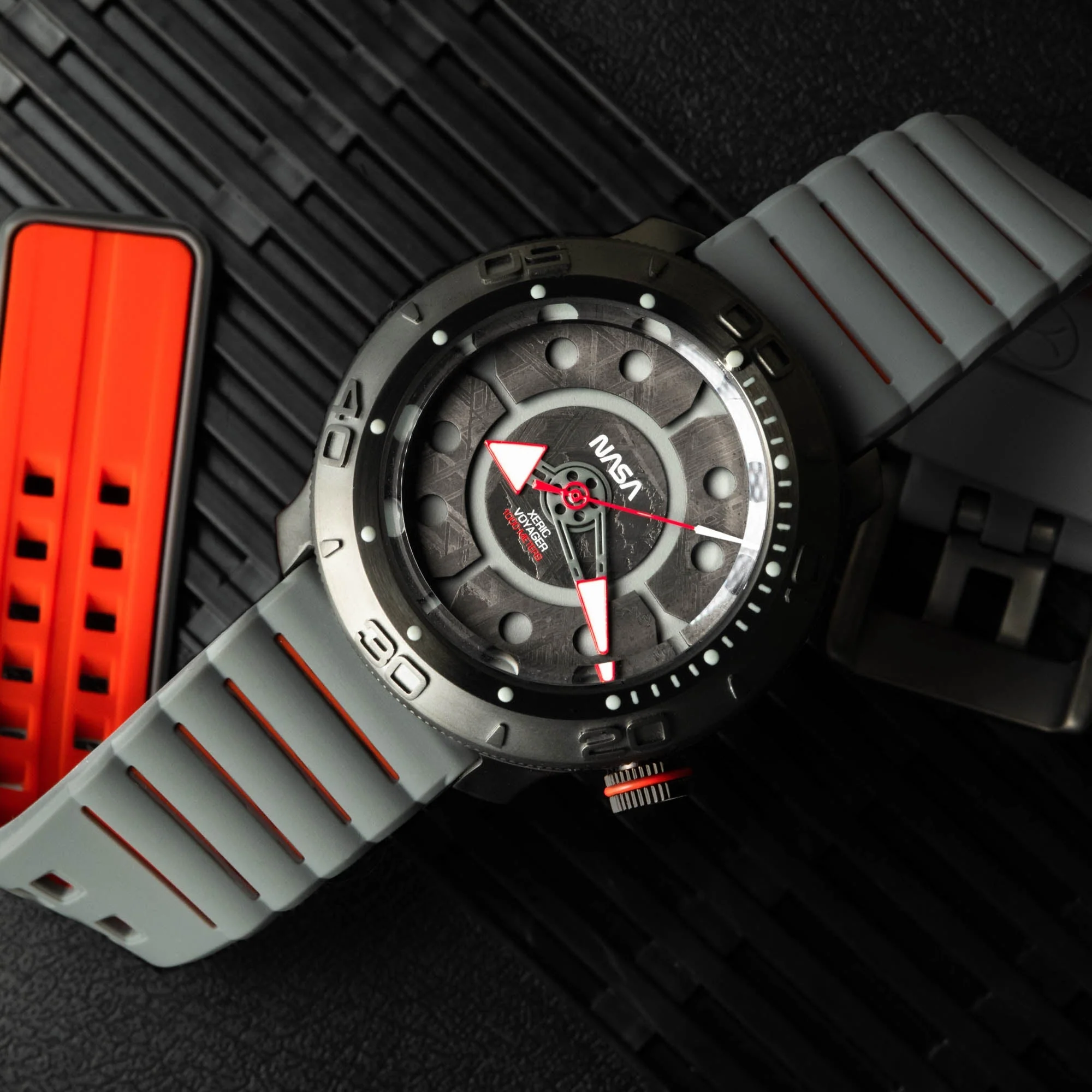 1671-xeric-nasa-voyager-automatic-1000m-diver-meteorite-9.webp Xeric NASA Voyager Automatic 1000m Diver Meteorite