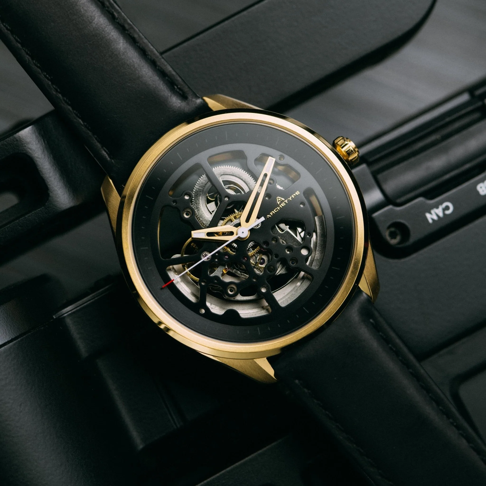 1701-archetype-nemesis-automatic-gold-black-4.webp Archetype Nemesis Automatic Gold Black