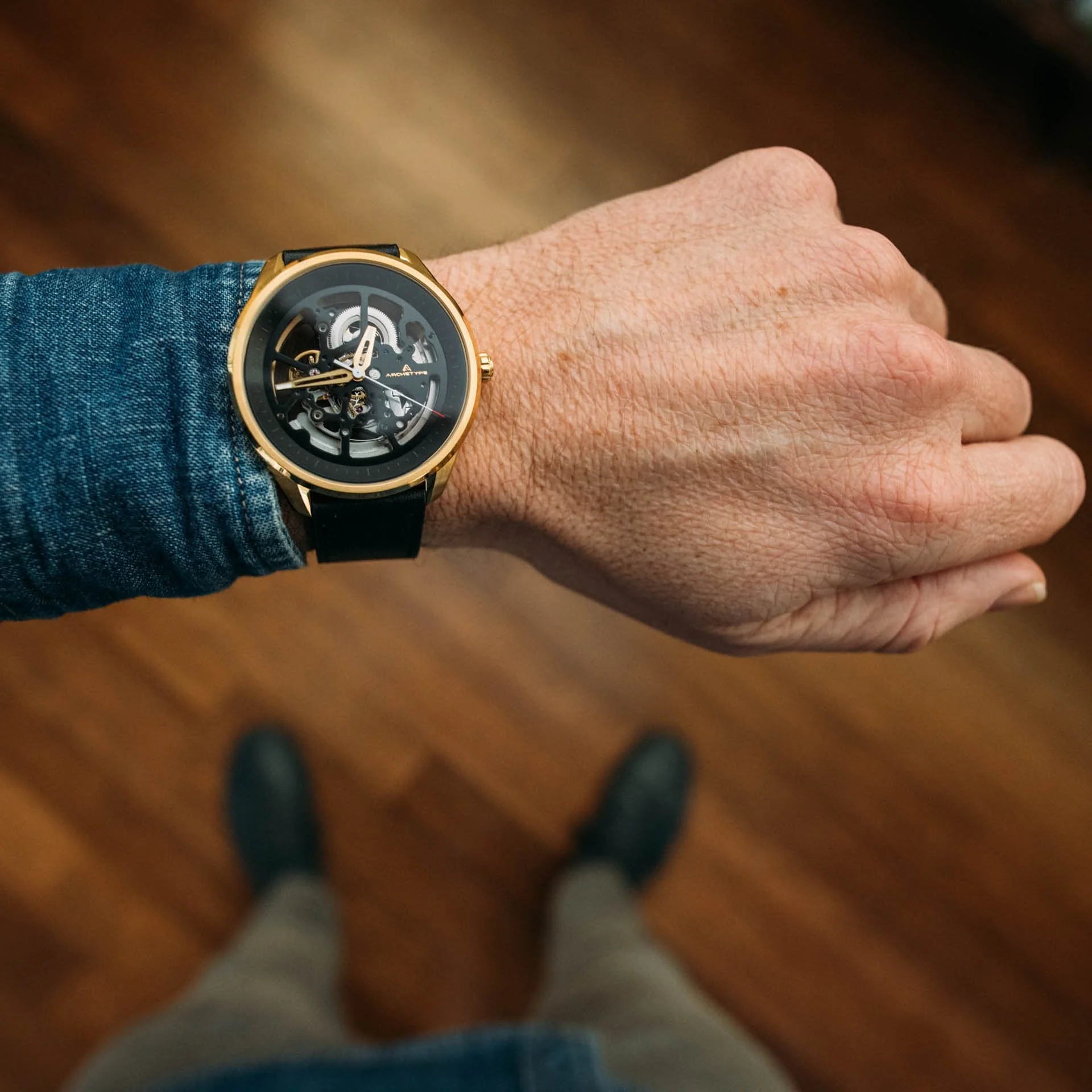 1701-archetype-nemesis-automatic-gold-black-5.webp Archetype Nemesis Automatic Gold Black