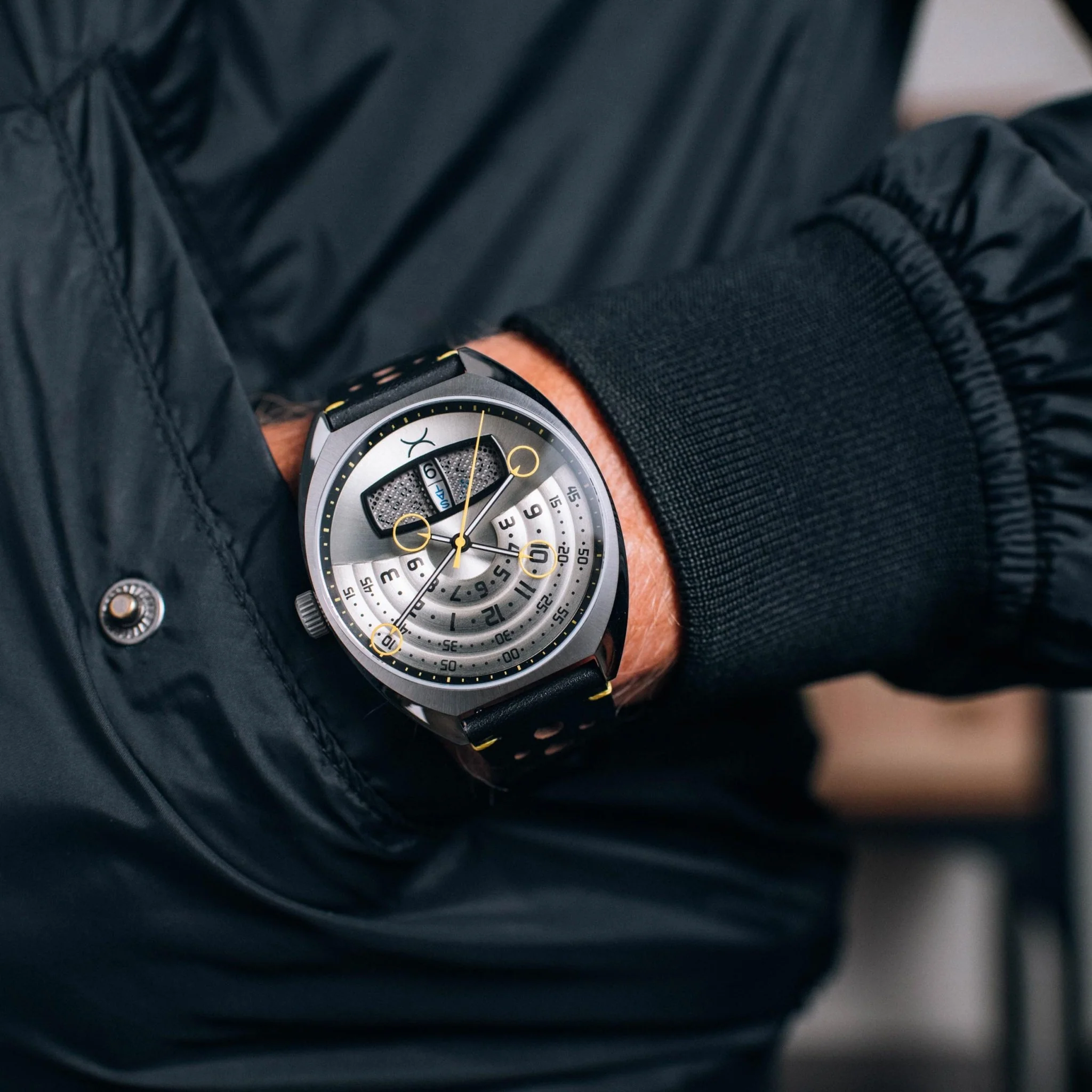 1761-xeric-halograph-iii-automatic-steel-black-9.webp Xeric Halograph III Automatic Steel Black