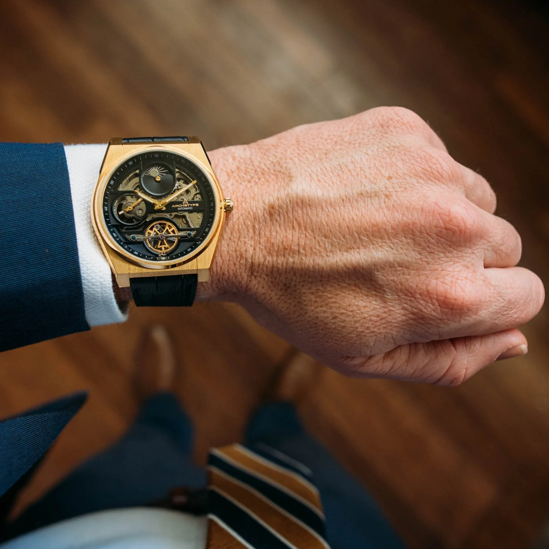 1770-archetype-rogue-automatic-gold-black-4.webp Archetype Rogue Automatic Gold Black