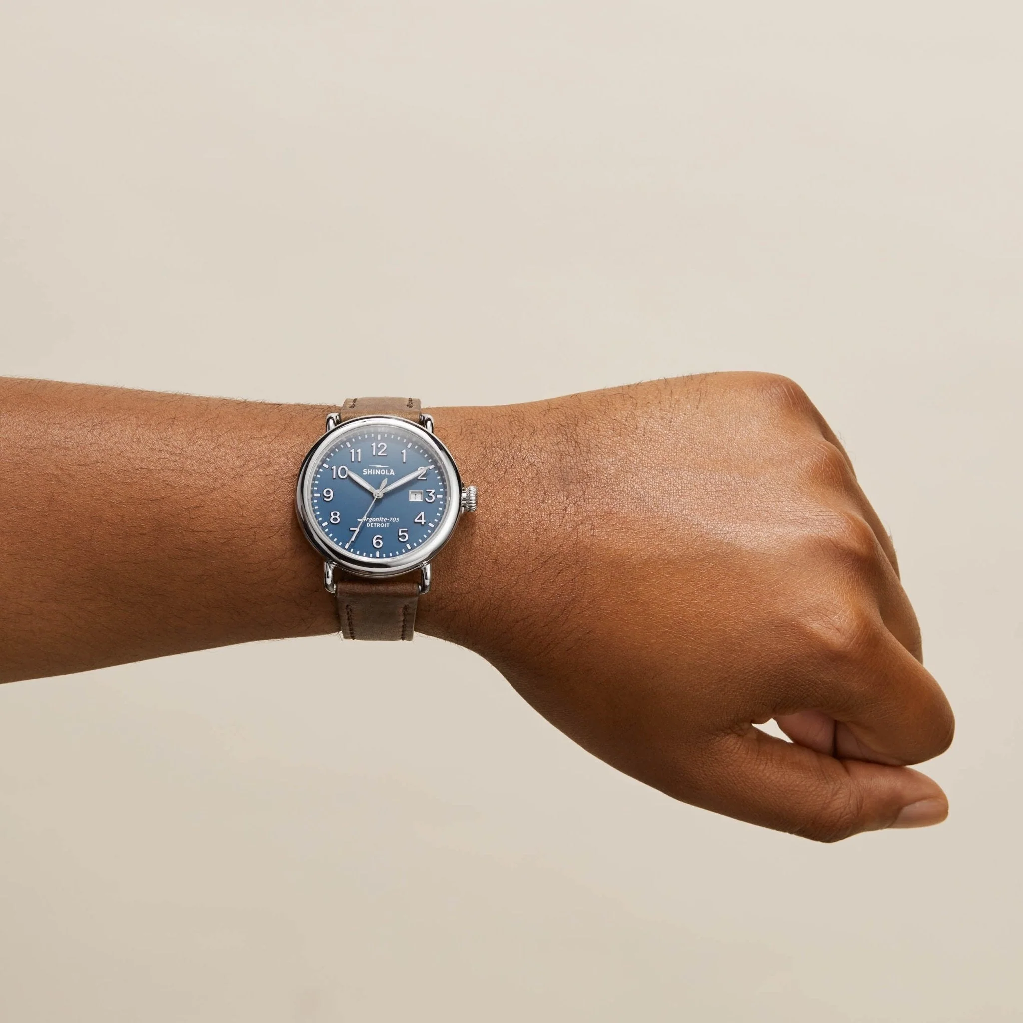1775-shinola-runwell-41mm-blue-brown-3.webp Shinola Runwell 41mm Blue Brown