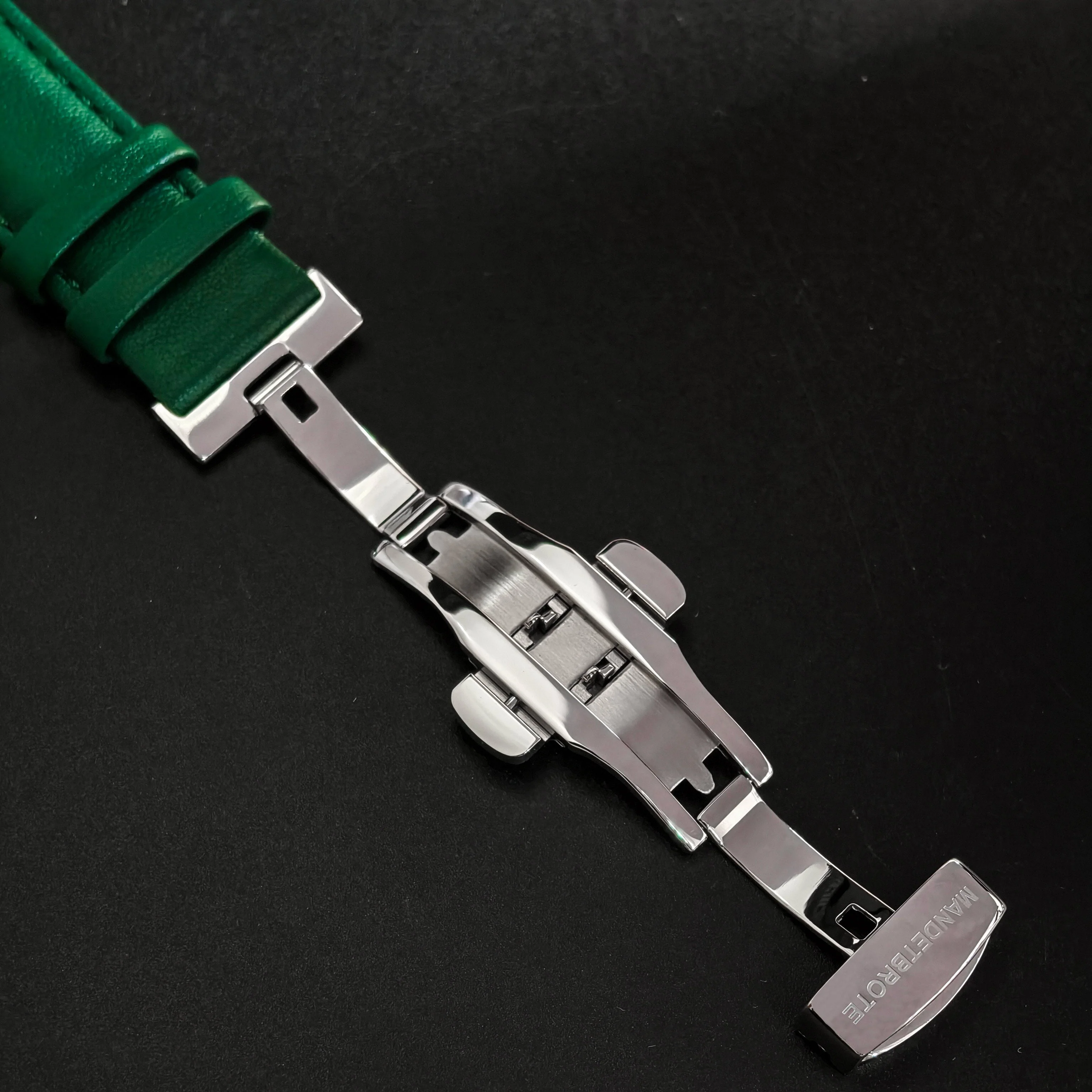 1813-mandetbrote-orbital-automatic-green-limited-edition-12.webp Mandetbrote Orbital Automatic Green Limited Edition