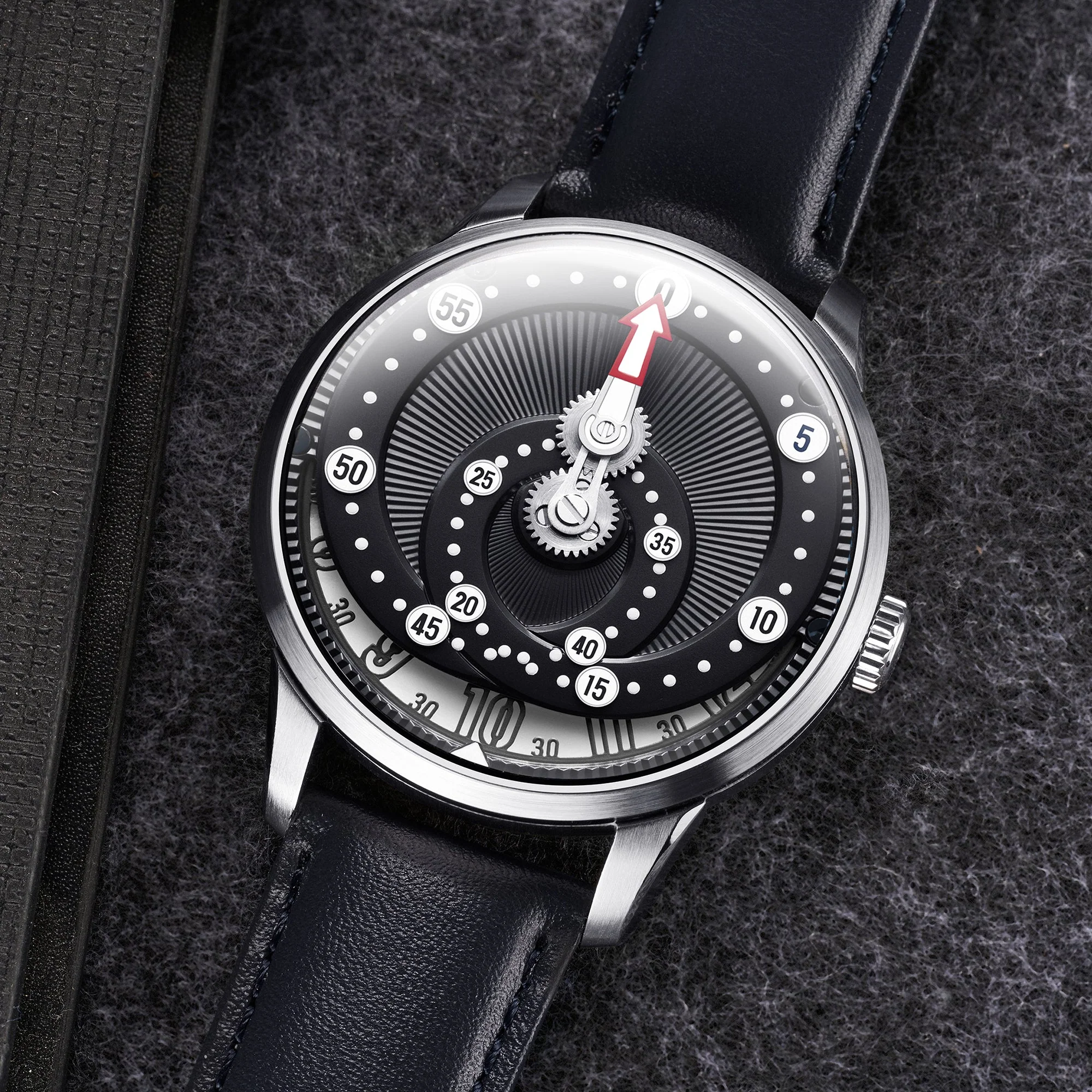 1856-mandetbrote-orbital-automatic-black-limited-edition-6.webp Mandetbrote Orbital Automatic Black Limited Edition