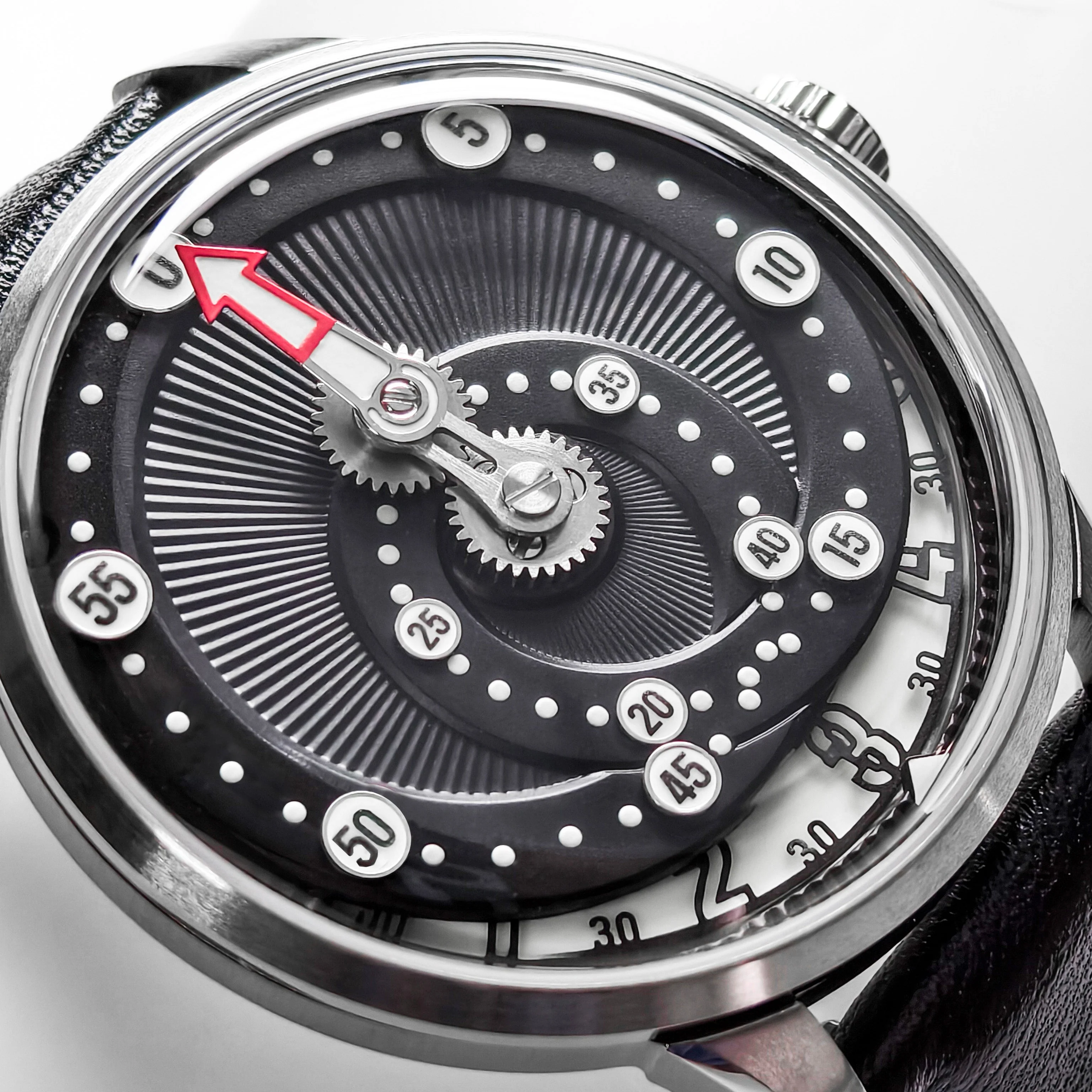 1856-mandetbrote-orbital-automatic-black-limited-edition-7.webp Mandetbrote Orbital Automatic Black Limited Edition