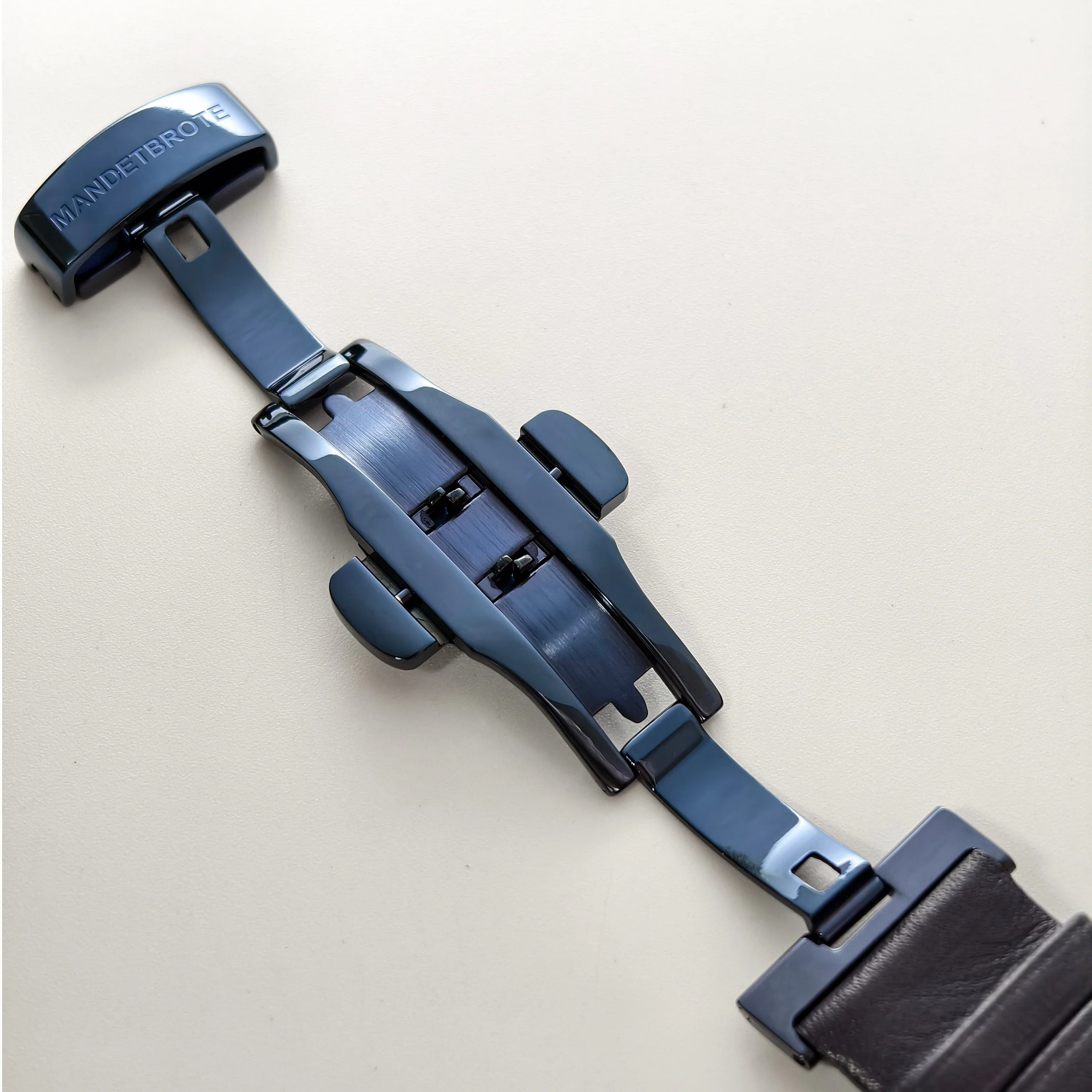 1926-mandetbrote-orbital-automatic-deep-blue-limited-edition-13.webp Mandetbrote Orbital Automatic Deep Blue Limited Edition