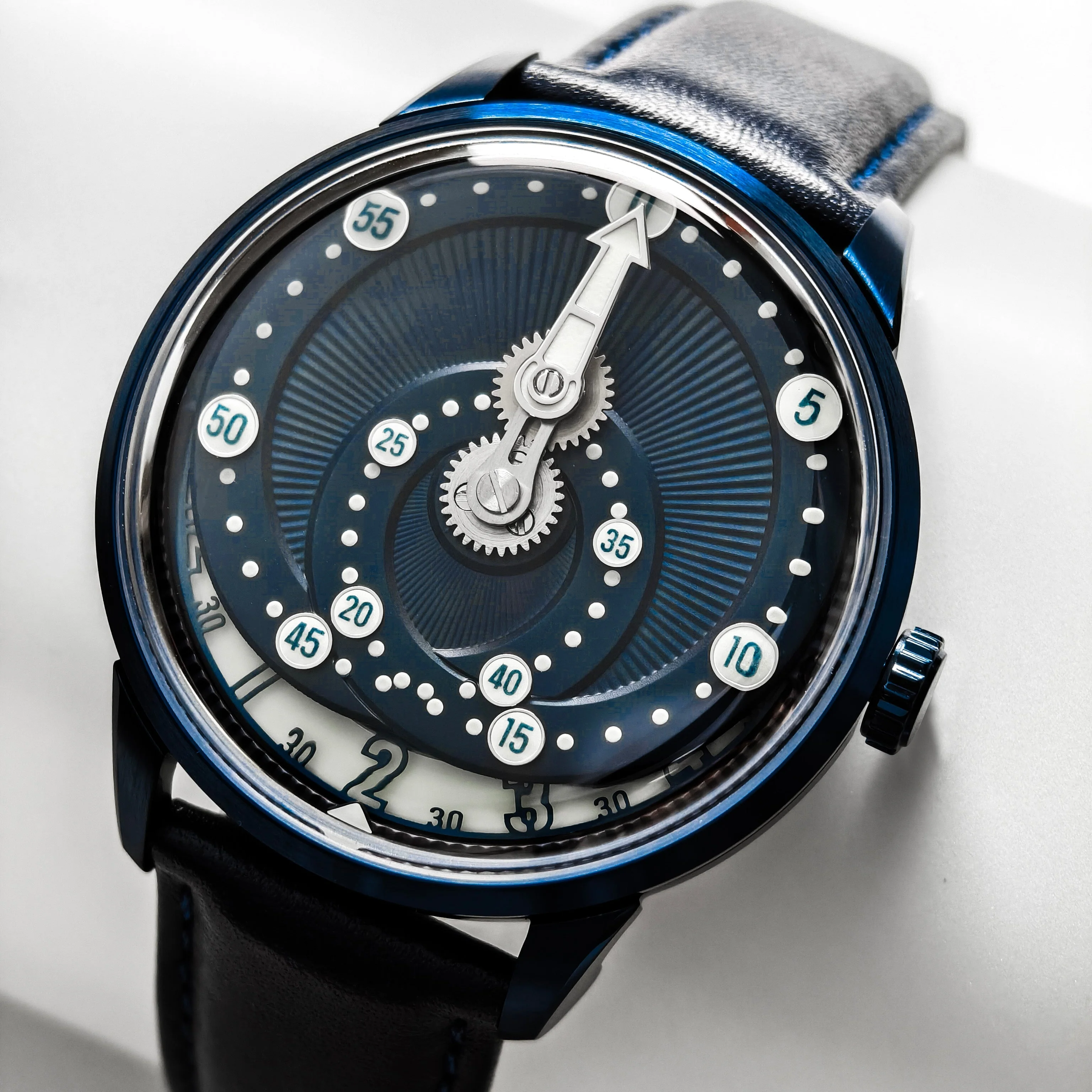 1926-mandetbrote-orbital-automatic-deep-blue-limited-edition-4.webp Mandetbrote Orbital Automatic Deep Blue Limited Edition