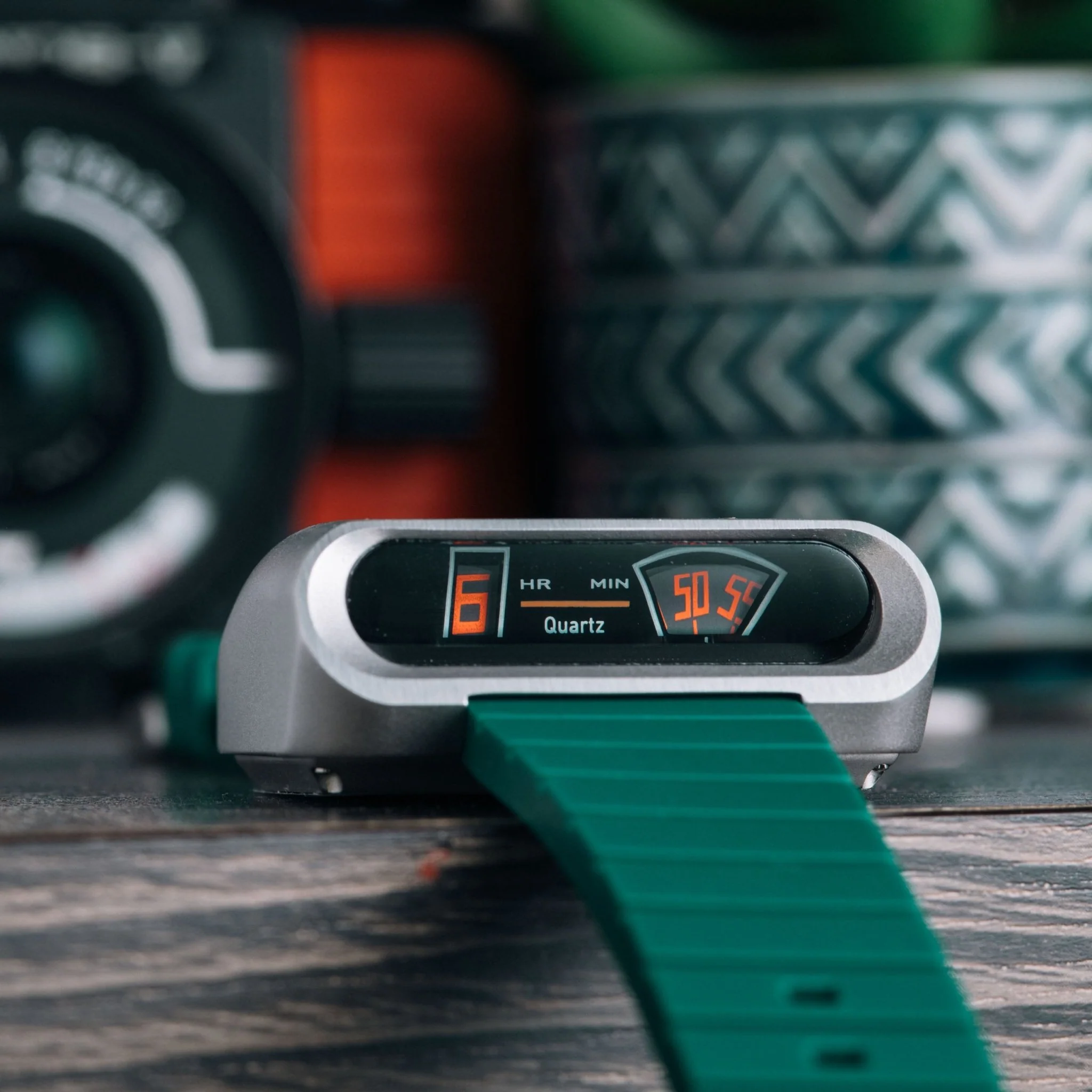 22-ca-pch-driver-jump-hour-brushed-silver-forest-green-2.webp CA PCH Driver Jump Hour Brushed Silver Forest Green
