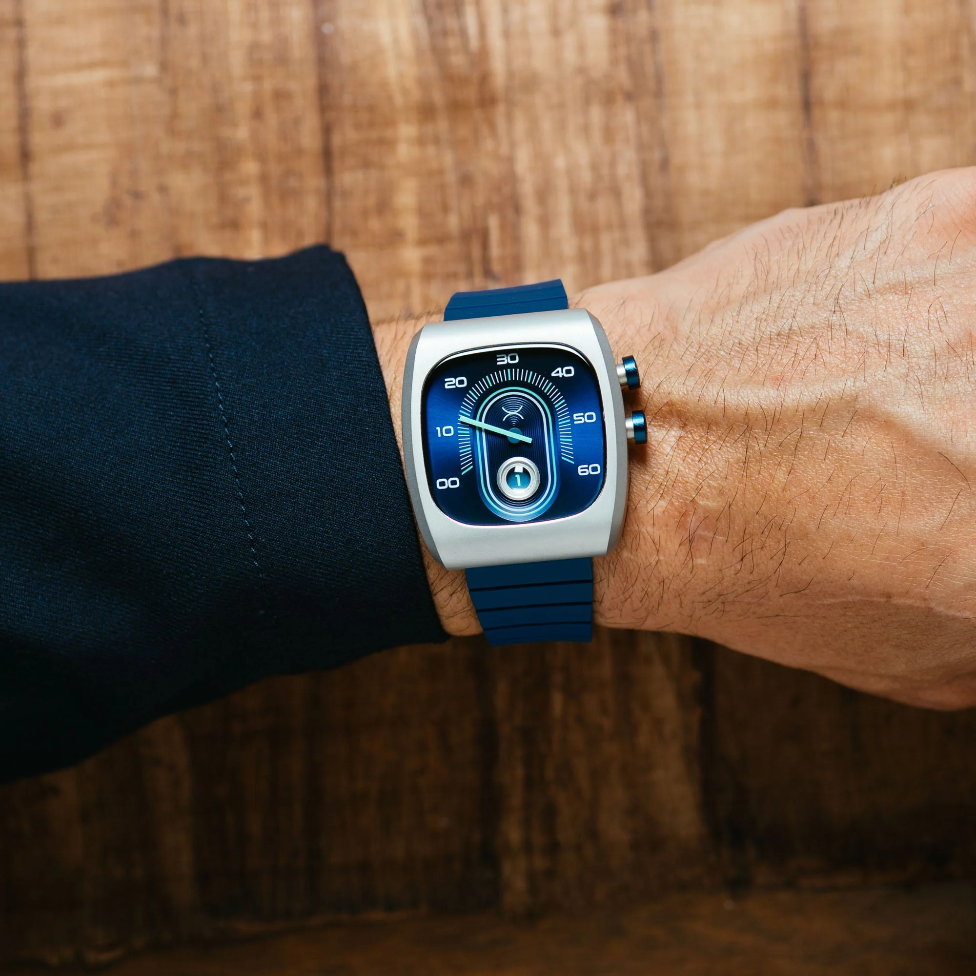 223-xeric-retroscope-jump-hour-navy-3.webp Xeric Retroscope Jump Hour Navy