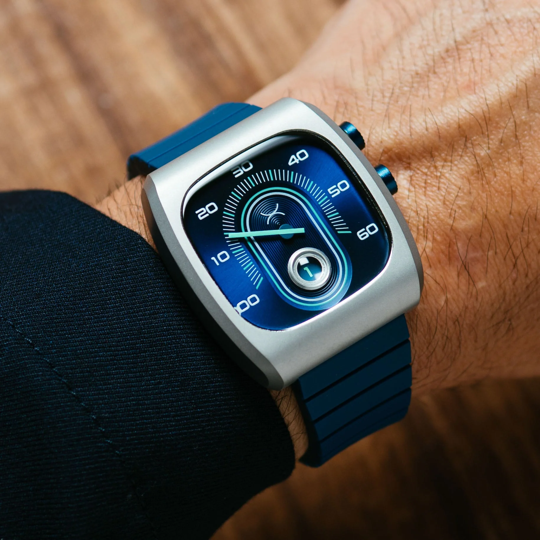 223-xeric-retroscope-jump-hour-navy-5.webp Xeric Retroscope Jump Hour Navy