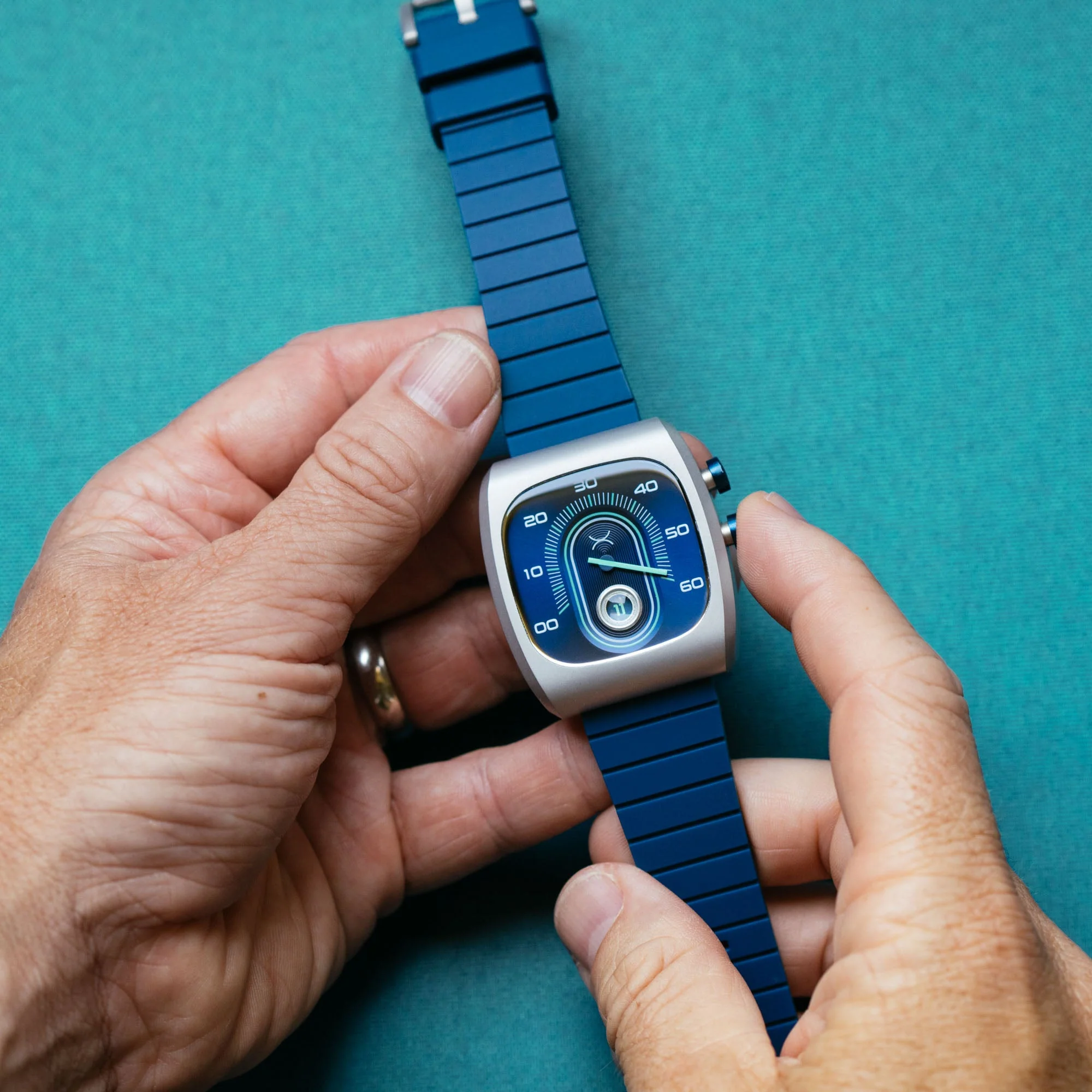 223-xeric-retroscope-jump-hour-navy-6.webp Xeric Retroscope Jump Hour Navy