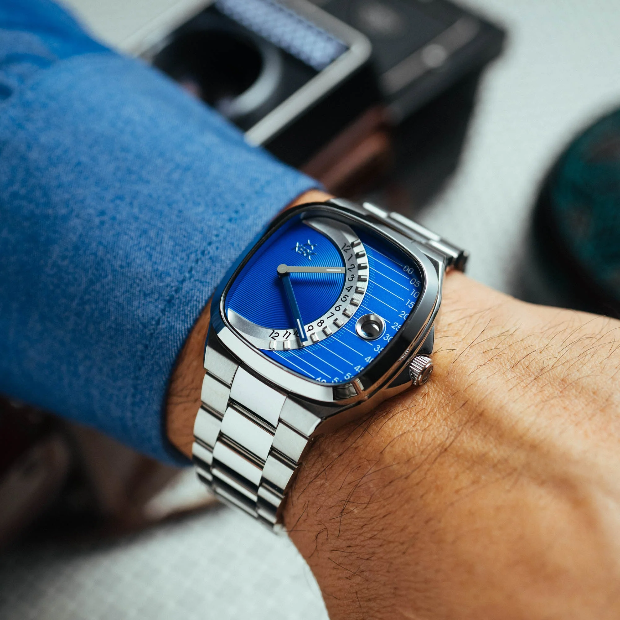 2330-xeric-timeline-retrograde-automatic-blue-3.webp Xeric Timeline Retrograde Automatic Blue