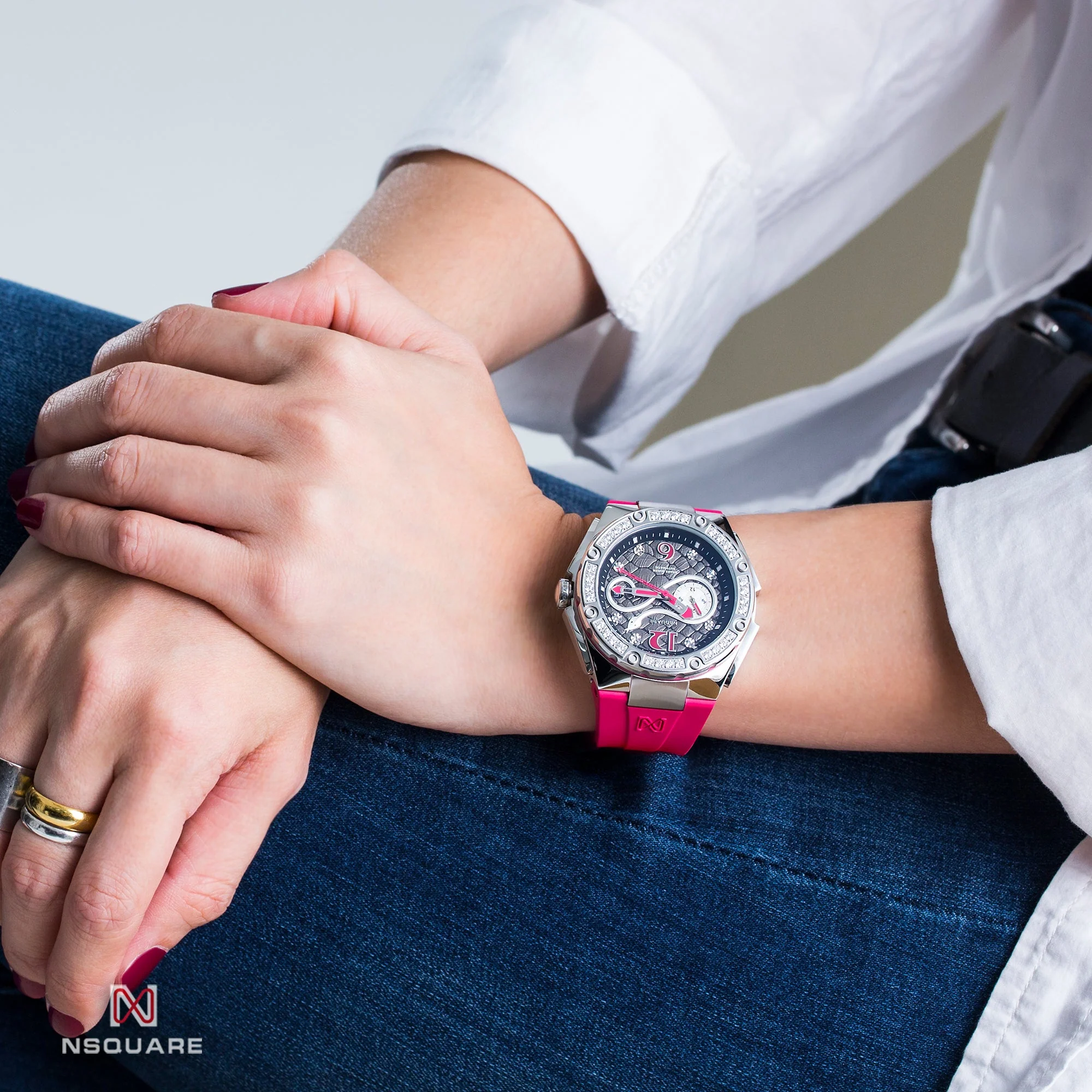 2560-nsquare-snakequeen-39mm-automatic-cherry-red-2.webp Nsquare SnakeQueen 39mm Automatic Cherry Red