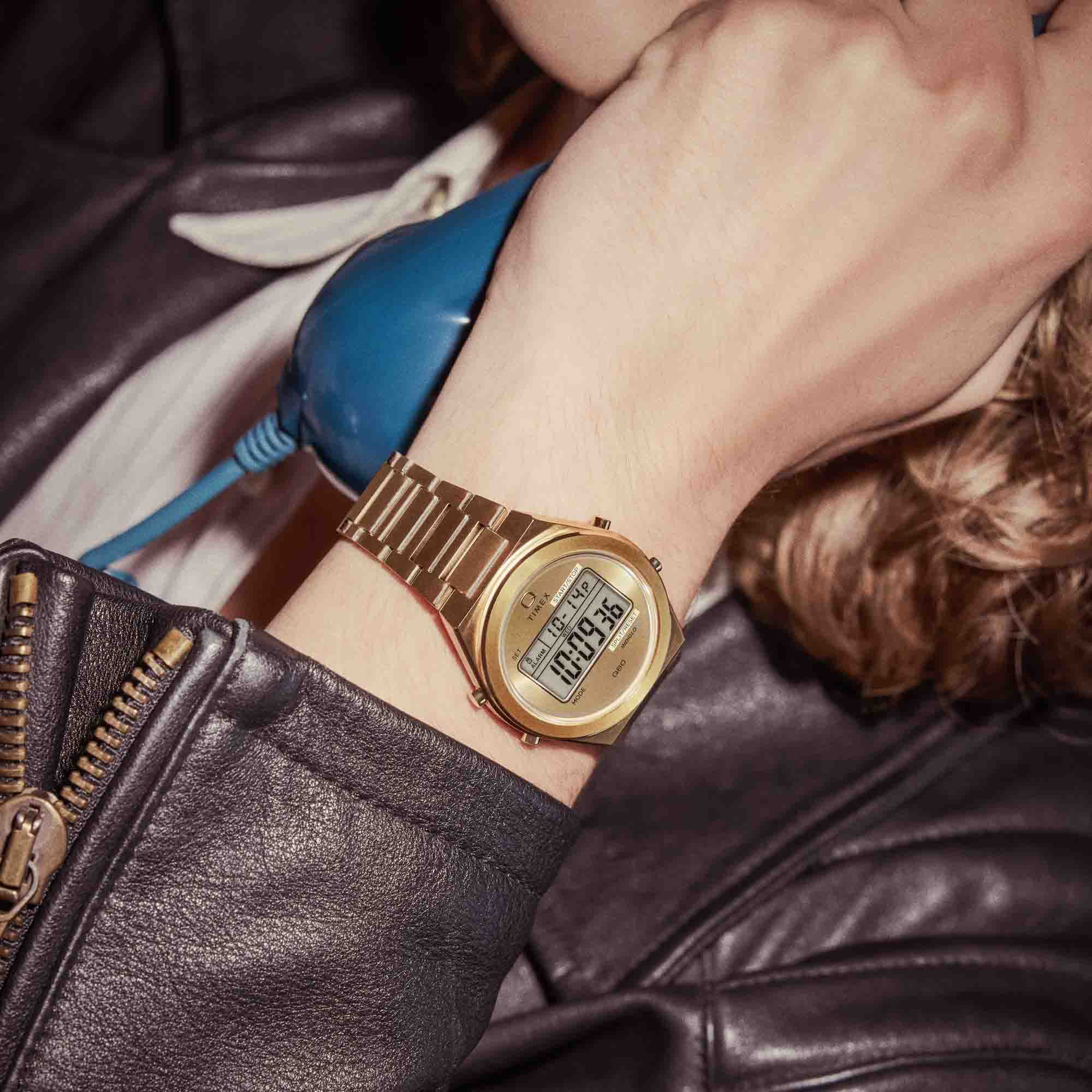 2682-timex-q80-continental-39mm-digital-gold-ss-2.jpg Timex Q80 Continental 39mm Digital Gold SS