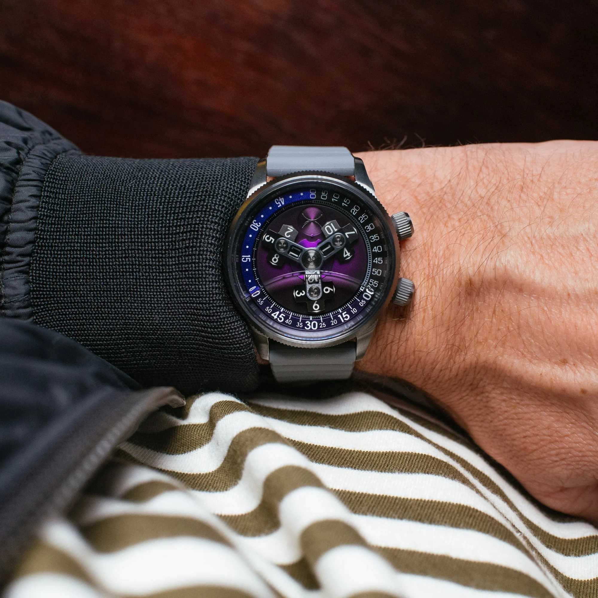 2748-xeric-vendetta-ii-automatic-wandering-hour-gunmetal-purple-11.webp Xeric Vendetta II Automatic Wandering Hour Gunmetal Purple