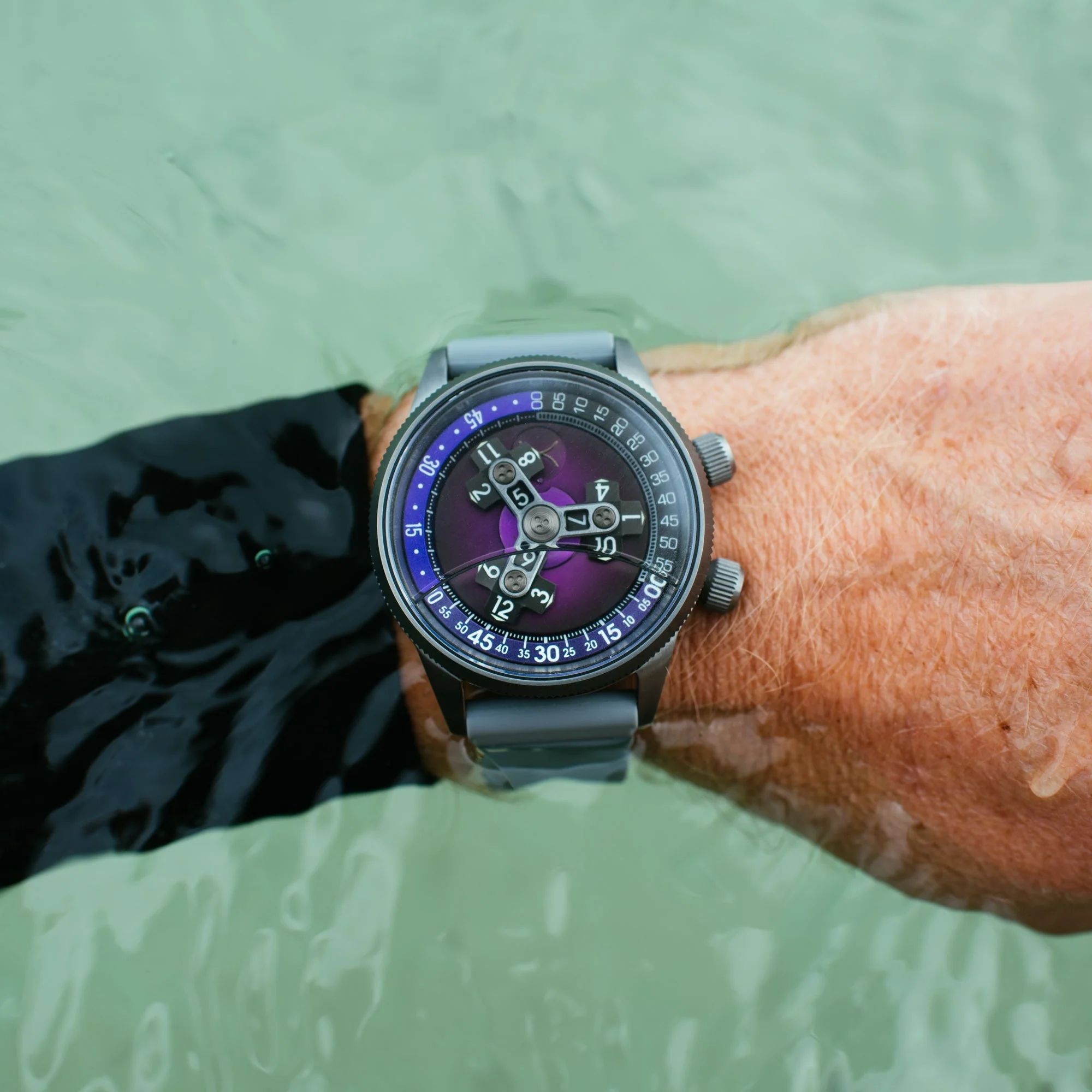 2748-xeric-vendetta-ii-automatic-wandering-hour-gunmetal-purple-13.webp Xeric Vendetta II Automatic Wandering Hour Gunmetal Purple