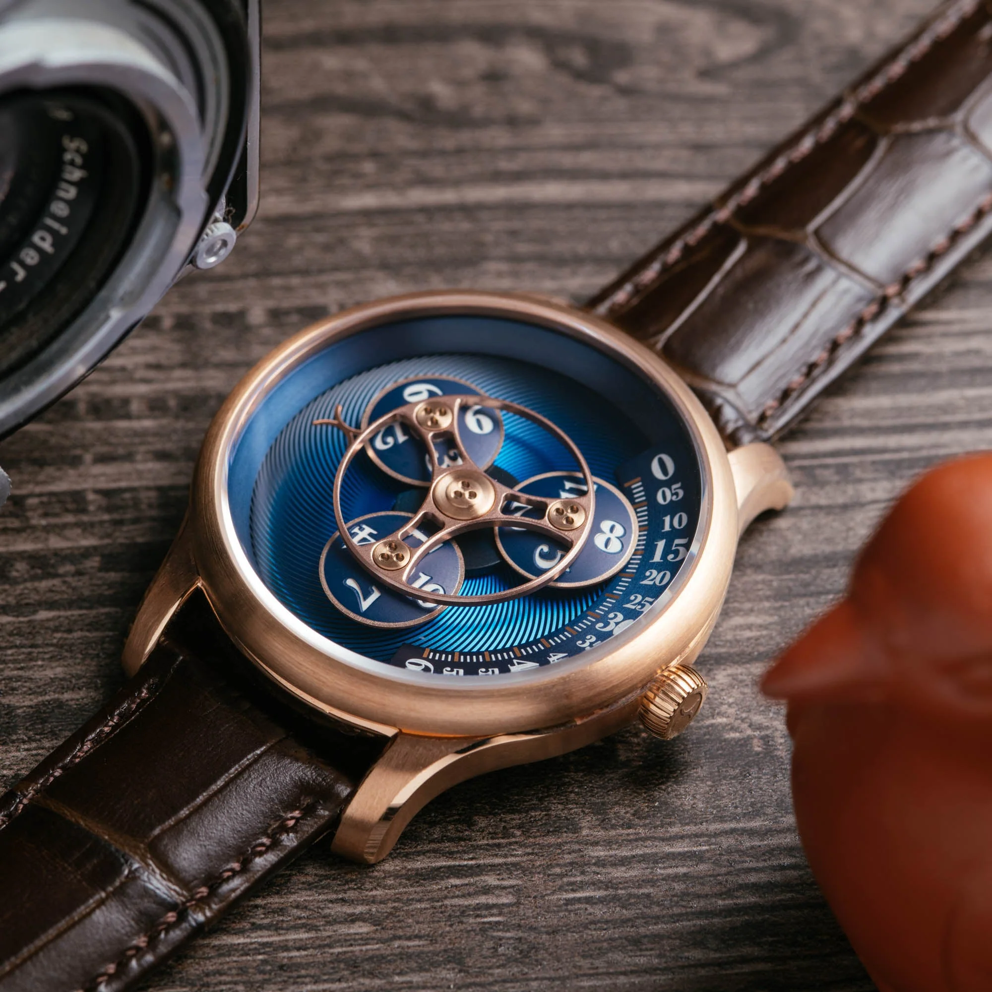 2782-xeric-triptych-automatic-wandering-hour-rose-gold-ocean-2.webp Xeric Triptych Automatic Wandering Hour Rose Gold Ocean