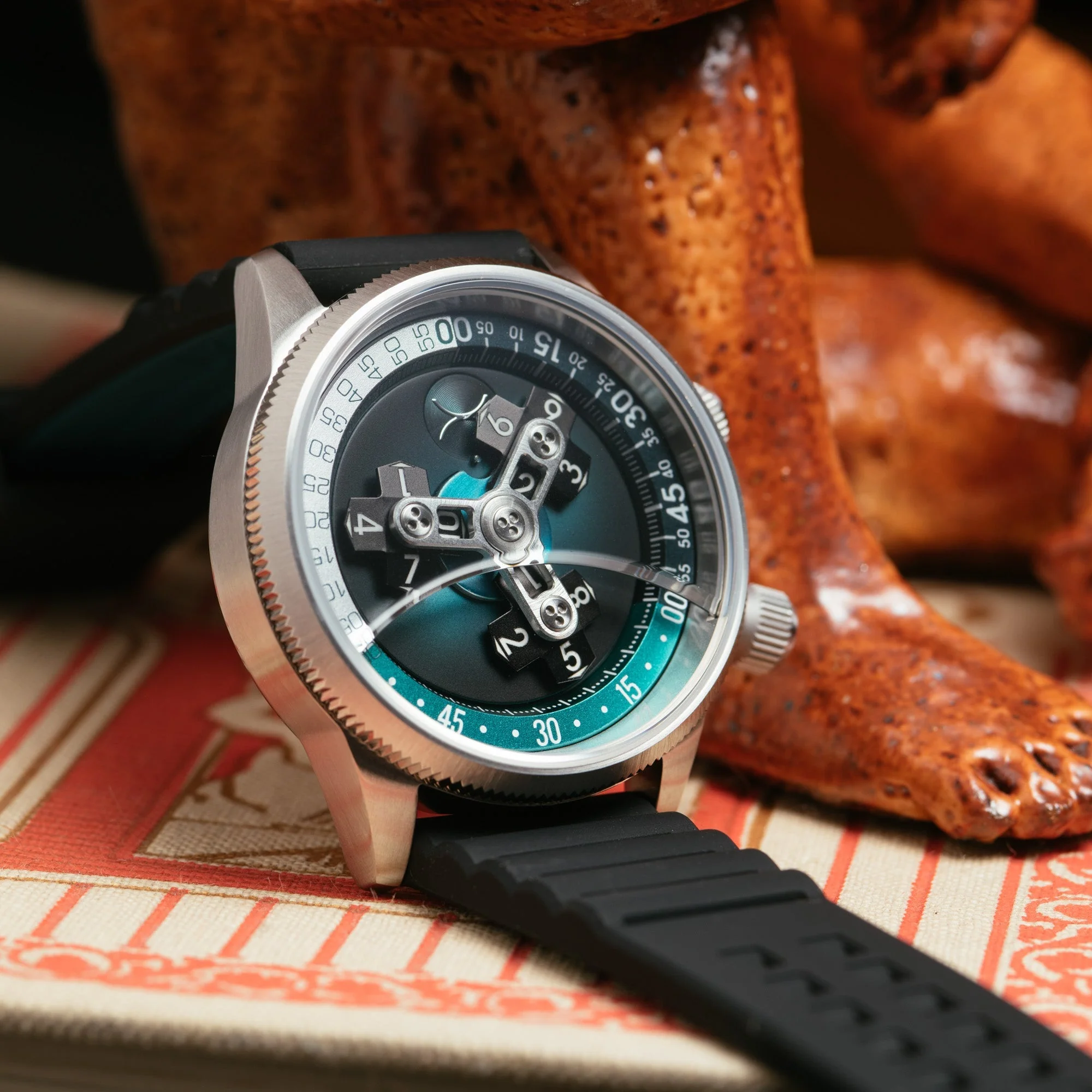 2804-xeric-vendetta-ii-automatic-wandering-hour-ocean-black-2.webp Xeric Vendetta II Automatic Wandering Hour Ocean Black