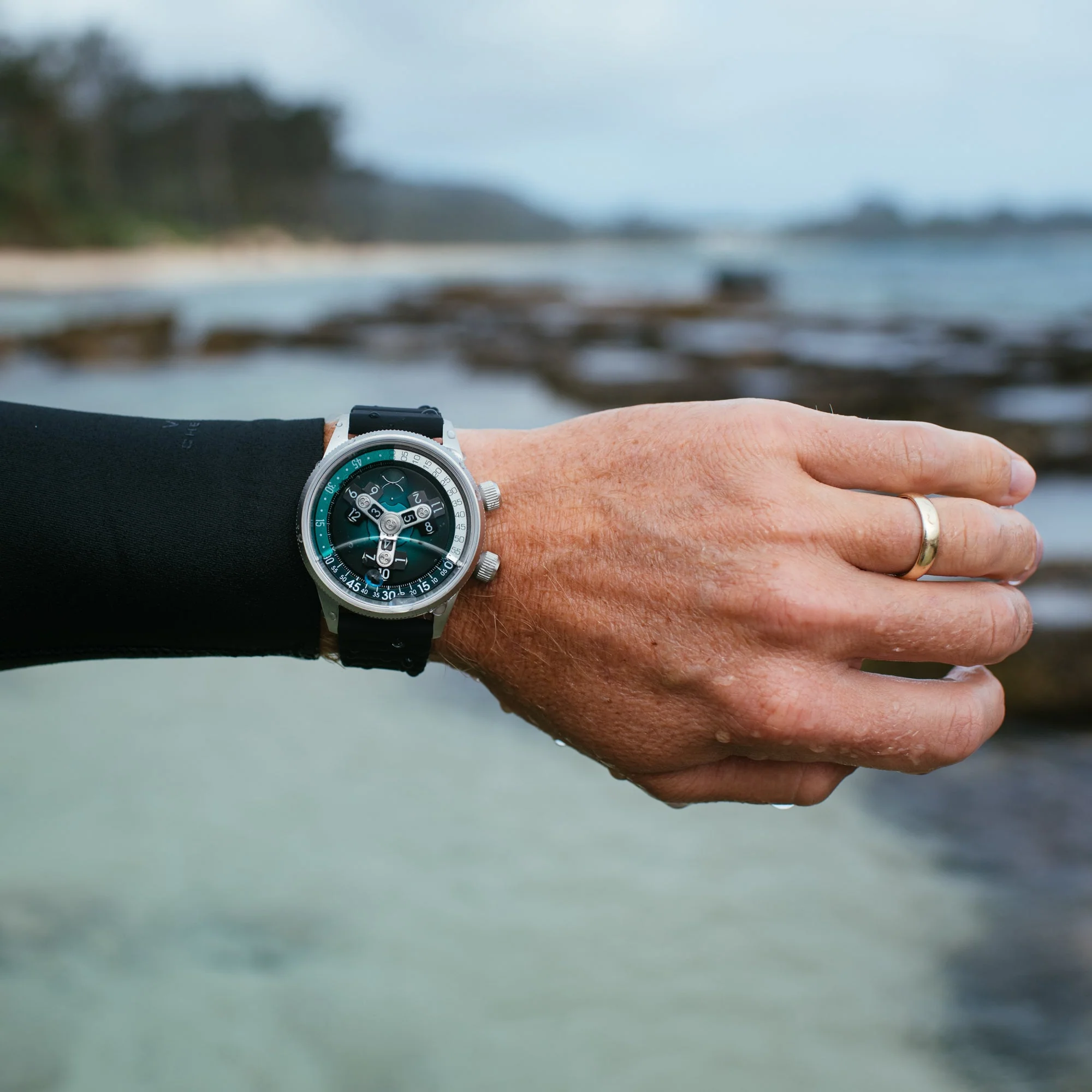 2804-xeric-vendetta-ii-automatic-wandering-hour-ocean-black-6.webp Xeric Vendetta II Automatic Wandering Hour Ocean Black