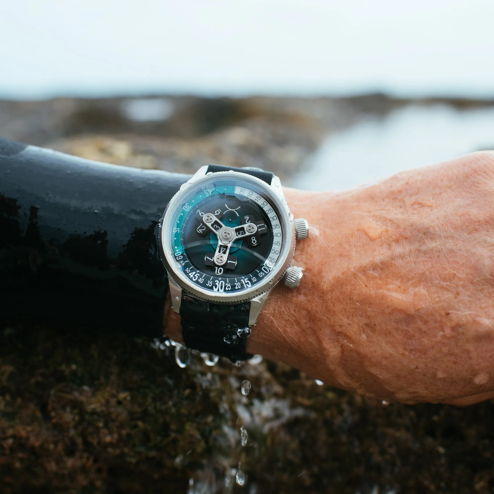 2804-xeric-vendetta-ii-automatic-wandering-hour-ocean-black-9.webp Xeric Vendetta II Automatic Wandering Hour Ocean Black