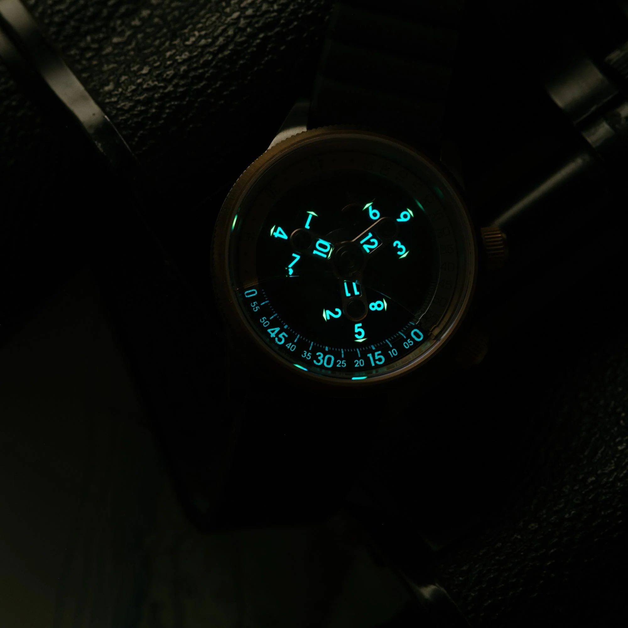 2805-xeric-vendetta-ii-automatic-wandering-hour-gunmetal-rose-gold-3.webp Xeric Vendetta II Automatic Wandering Hour Gunmetal Rose Gold