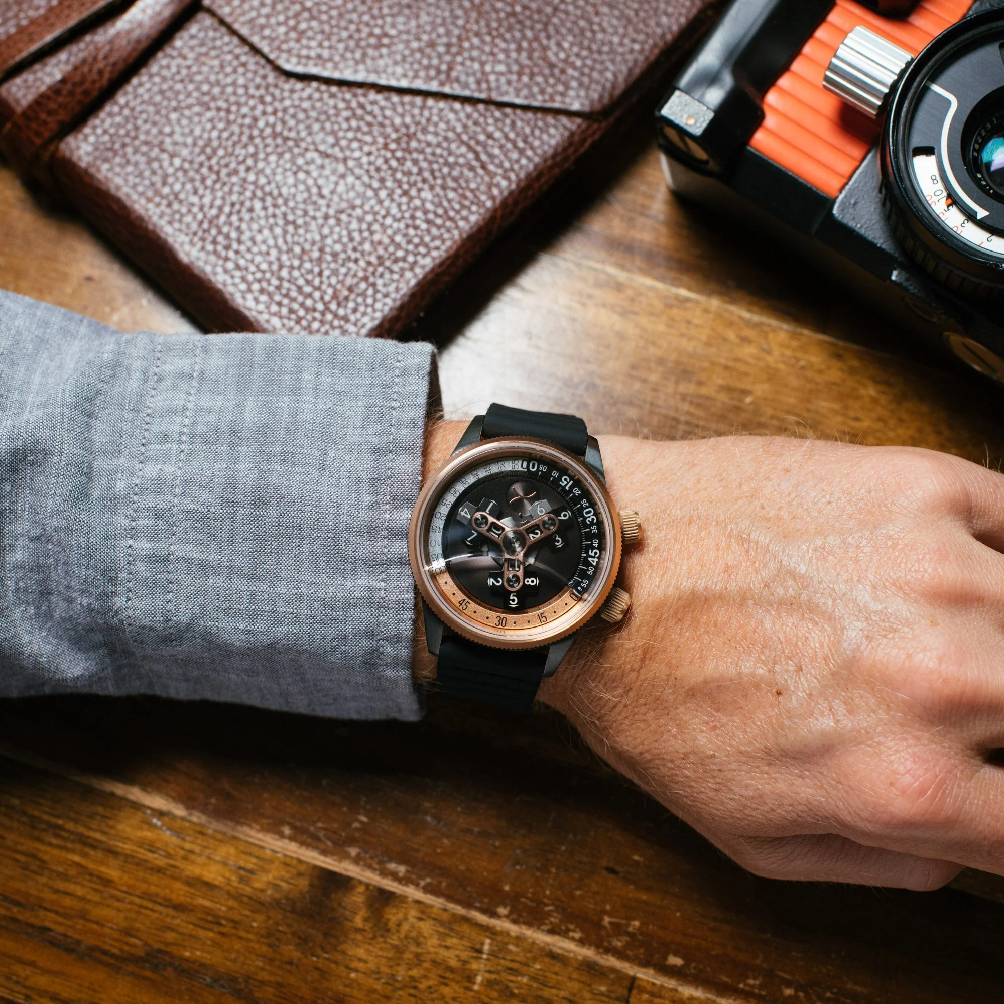 2805-xeric-vendetta-ii-automatic-wandering-hour-gunmetal-rose-gold-4.webp Xeric Vendetta II Automatic Wandering Hour Gunmetal Rose Gold