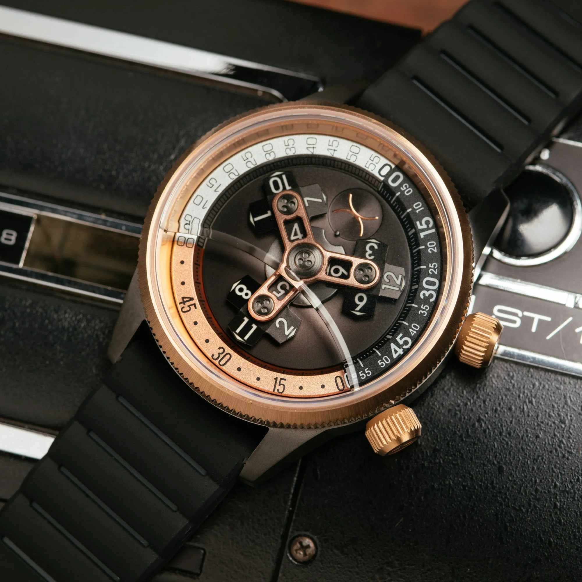 2805-xeric-vendetta-ii-automatic-wandering-hour-gunmetal-rose-gold-5.webp Xeric Vendetta II Automatic Wandering Hour Gunmetal Rose Gold