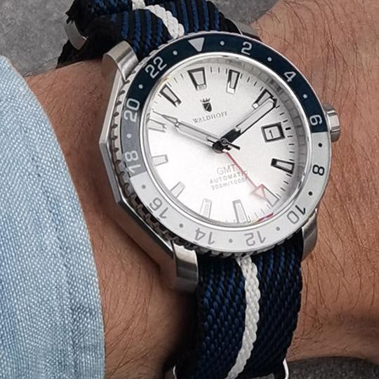 2894-manufaktur-waldhoff-atlas-gmt-arctic-2.jpg Manufaktur Waldhoff Atlas GMT Arctic