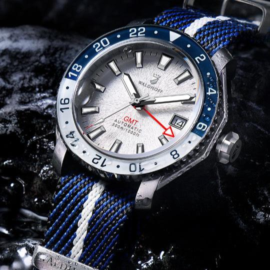 2894-manufaktur-waldhoff-atlas-gmt-arctic-6.jpg Manufaktur Waldhoff Atlas GMT Arctic