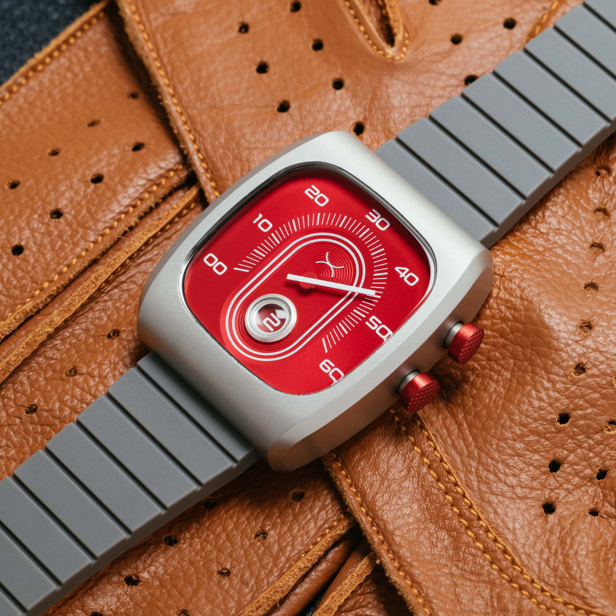 293-xeric-retroscope-jump-hour-red-2.jpg Xeric Retroscope Jump Hour Red