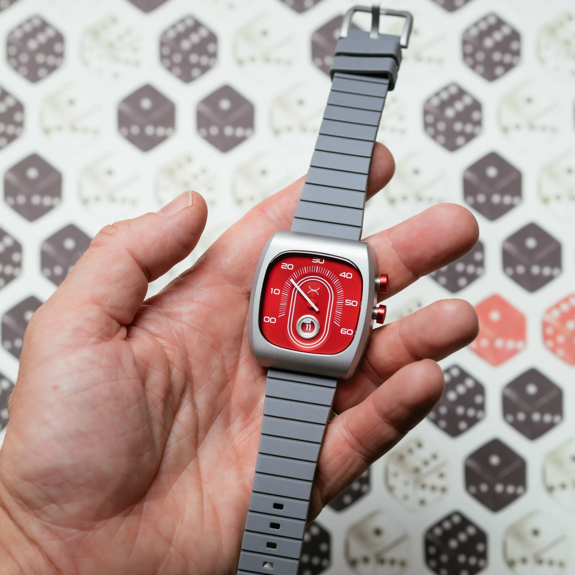 293-xeric-retroscope-jump-hour-red-6.webp Xeric Retroscope Jump Hour Red