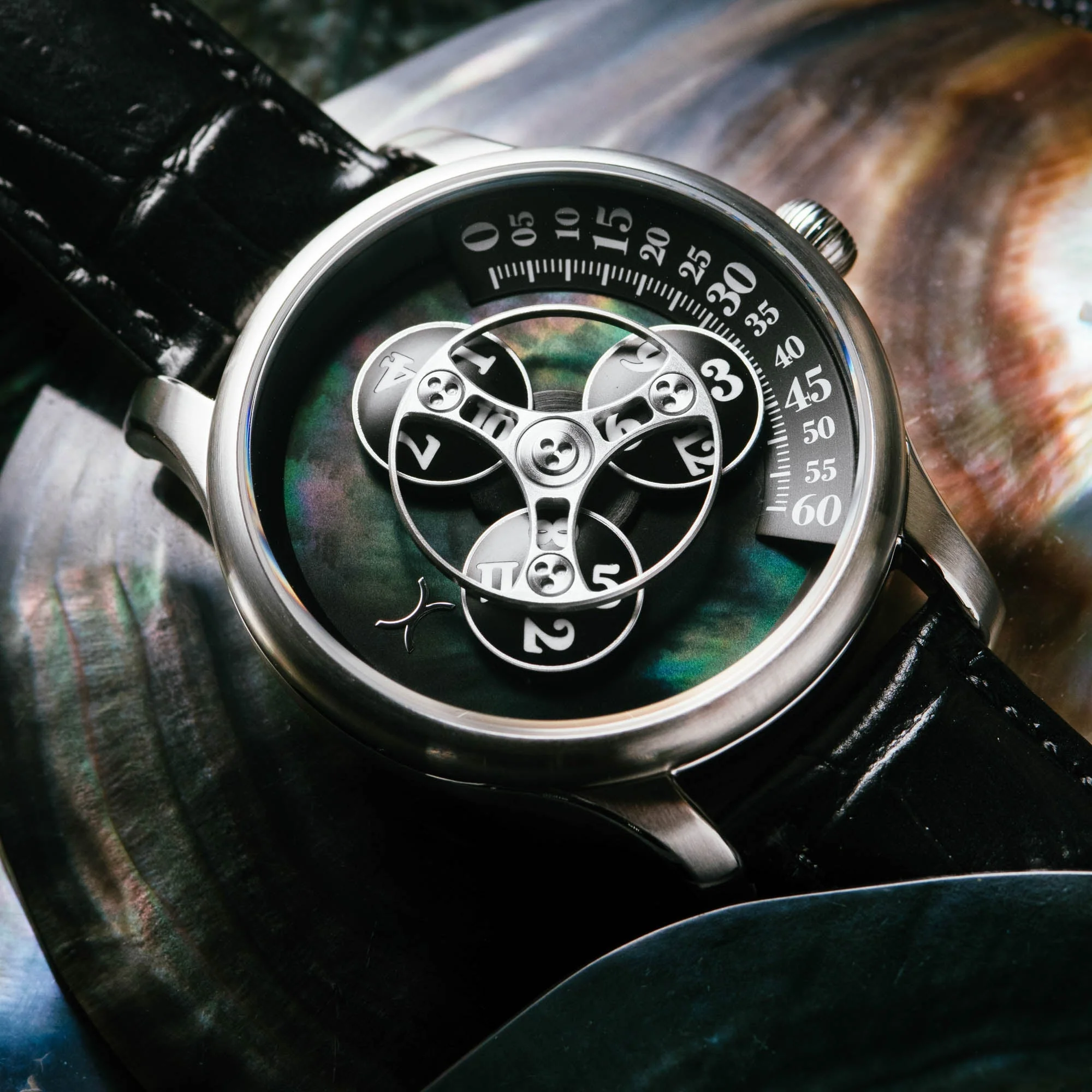 3034-xeric-triptych-automatic-wandering-hour-stone-edition-black-mother-of-pearl-2.webp Xeric Triptych Automatic Wandering Hour Stone Edition Black Mother of Pearl