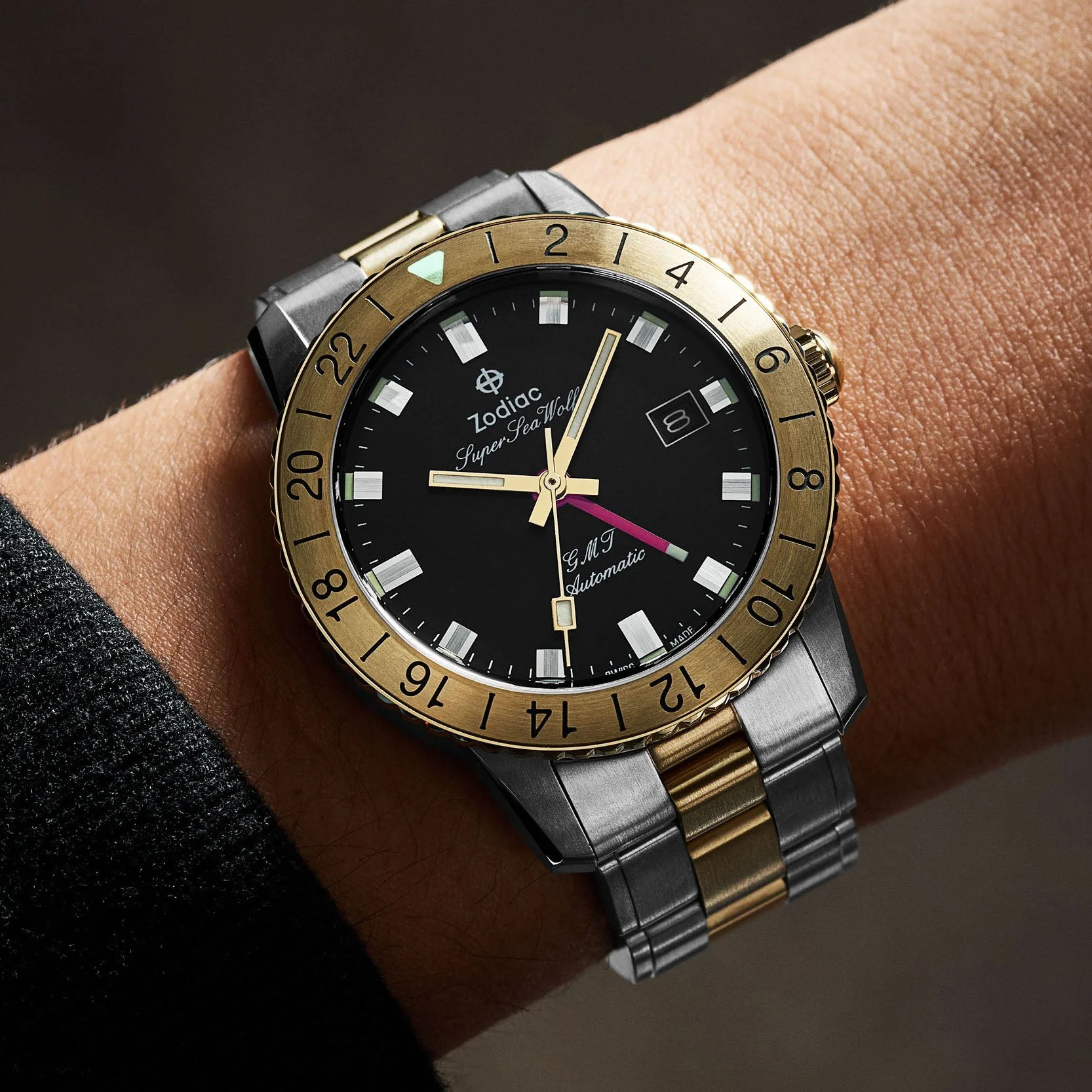 3035-zodiac-zo9406-super-sea-wolf-gmt-automatic-silver-gold-2.webp Zodiac ZO9406 Super Sea Wolf GMT Automatic Silver Gold